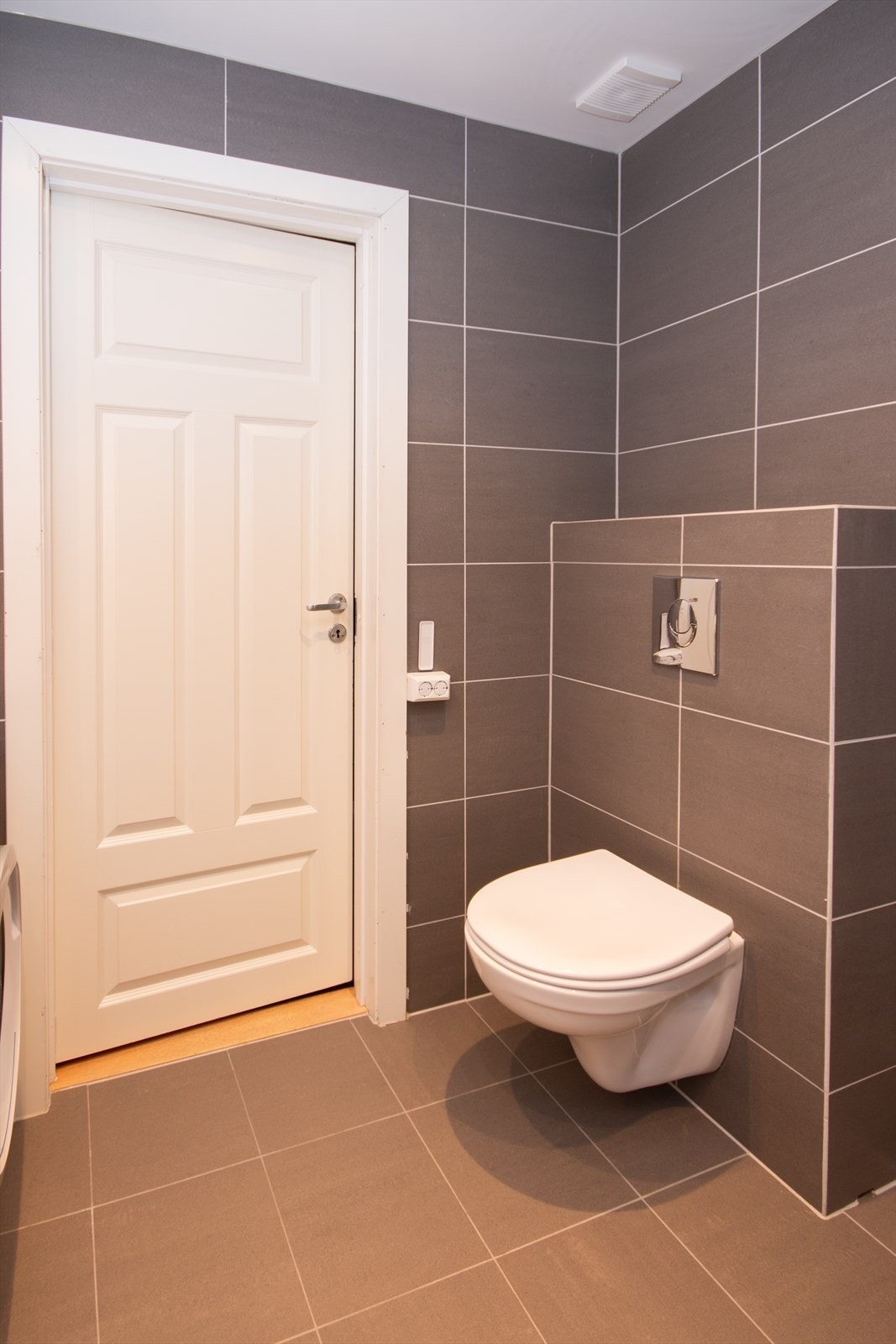 Fliser i behagelige, grå nyanser. Galleribilde