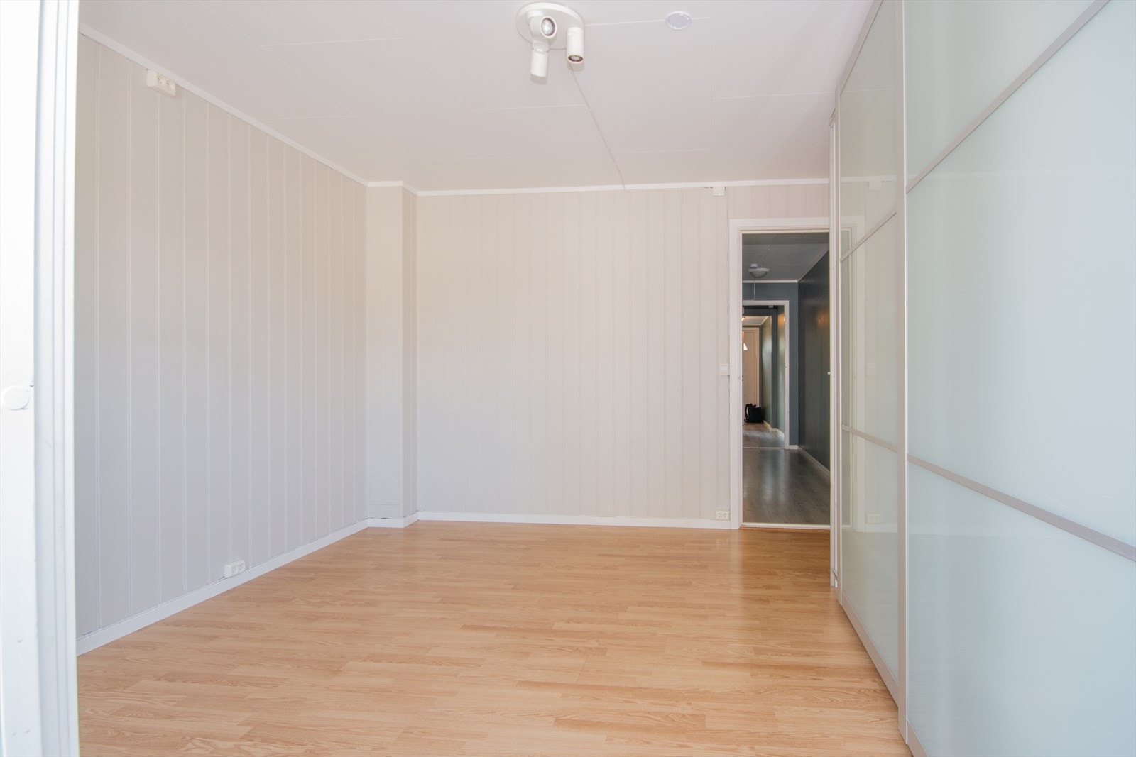 Soverom 1 fra ny vinkel, mot gang. Galleribilde