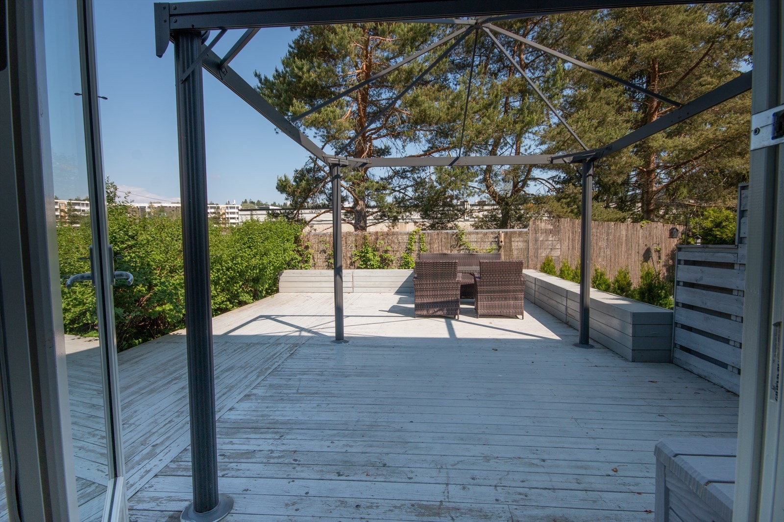 Utgang fra soverom 1 til en herlig terrasse. Galleribilde