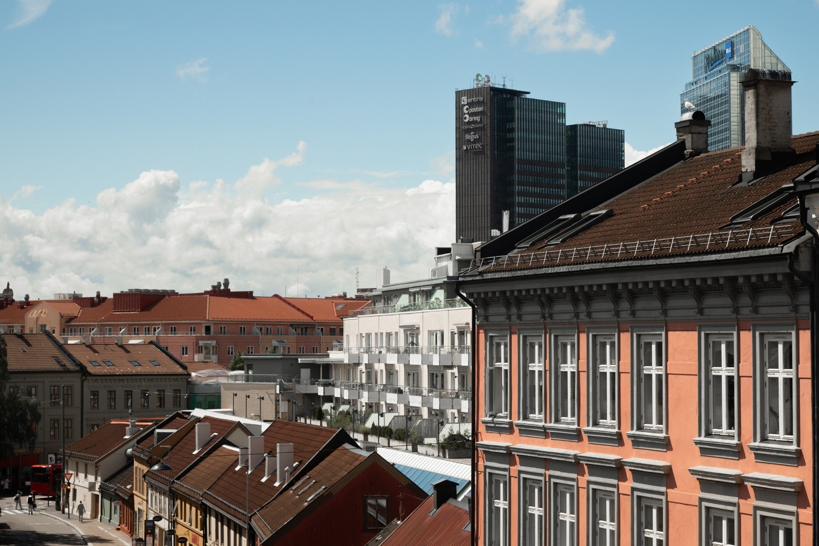 Flott utsyn fra kjøkkenet og nedover Tøyengata. Galleribilde