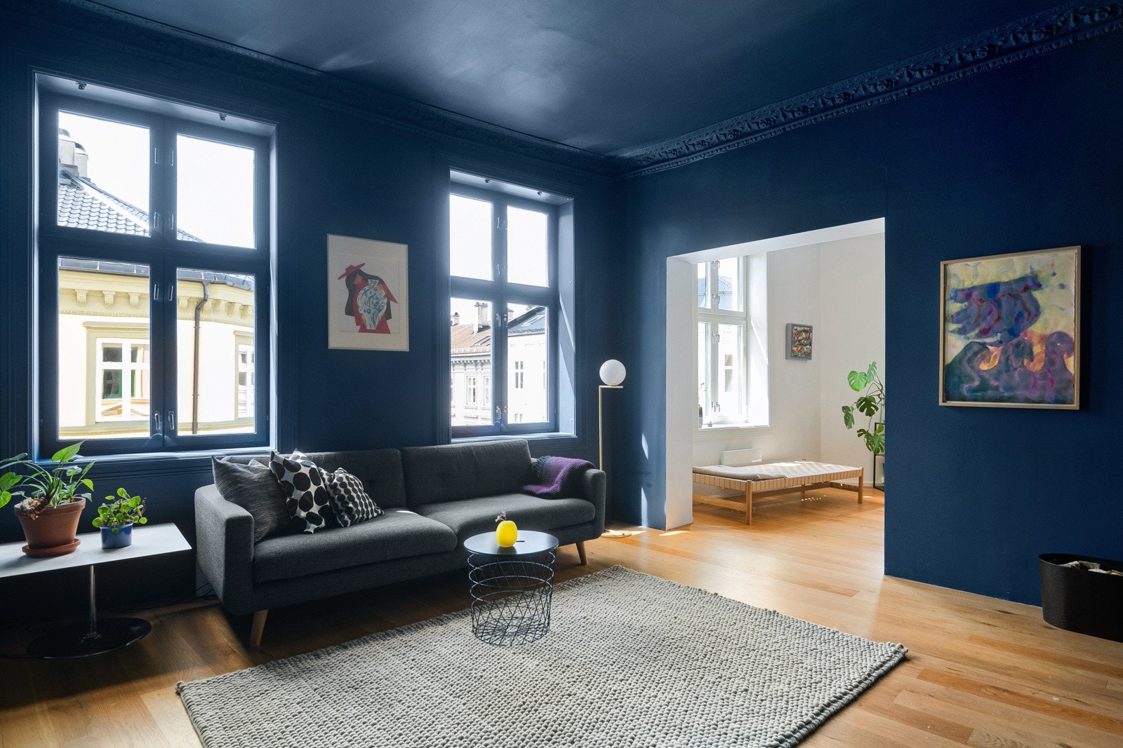 Leiligheten har en flott stue med flere og gode bruksmuligheter. Her kan man enkelt innrede et master bedroom. Galleribilde