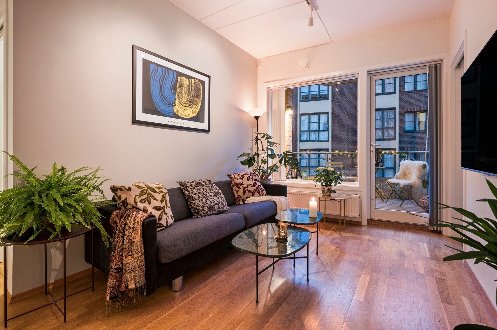 Kveldssteming i stuen. Galleribilde