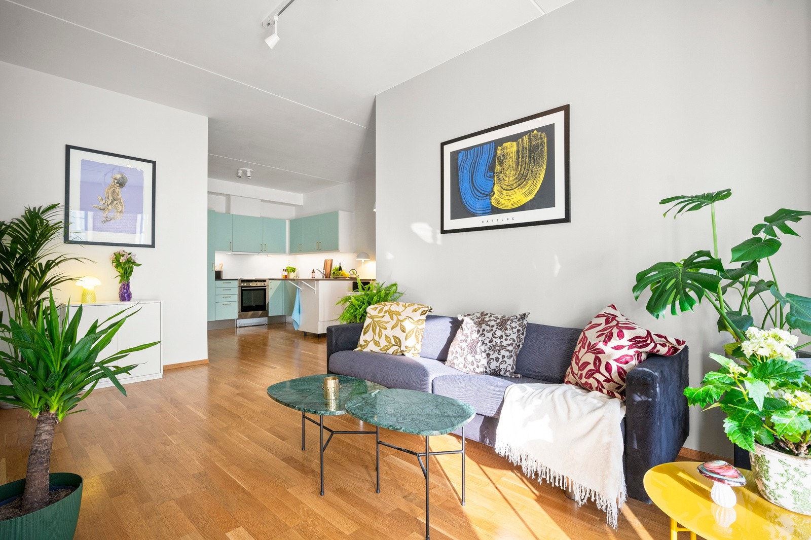 Her presenteres en flott og moderne 3-roms selveier med meget sentral beliggenhet. Galleribilde