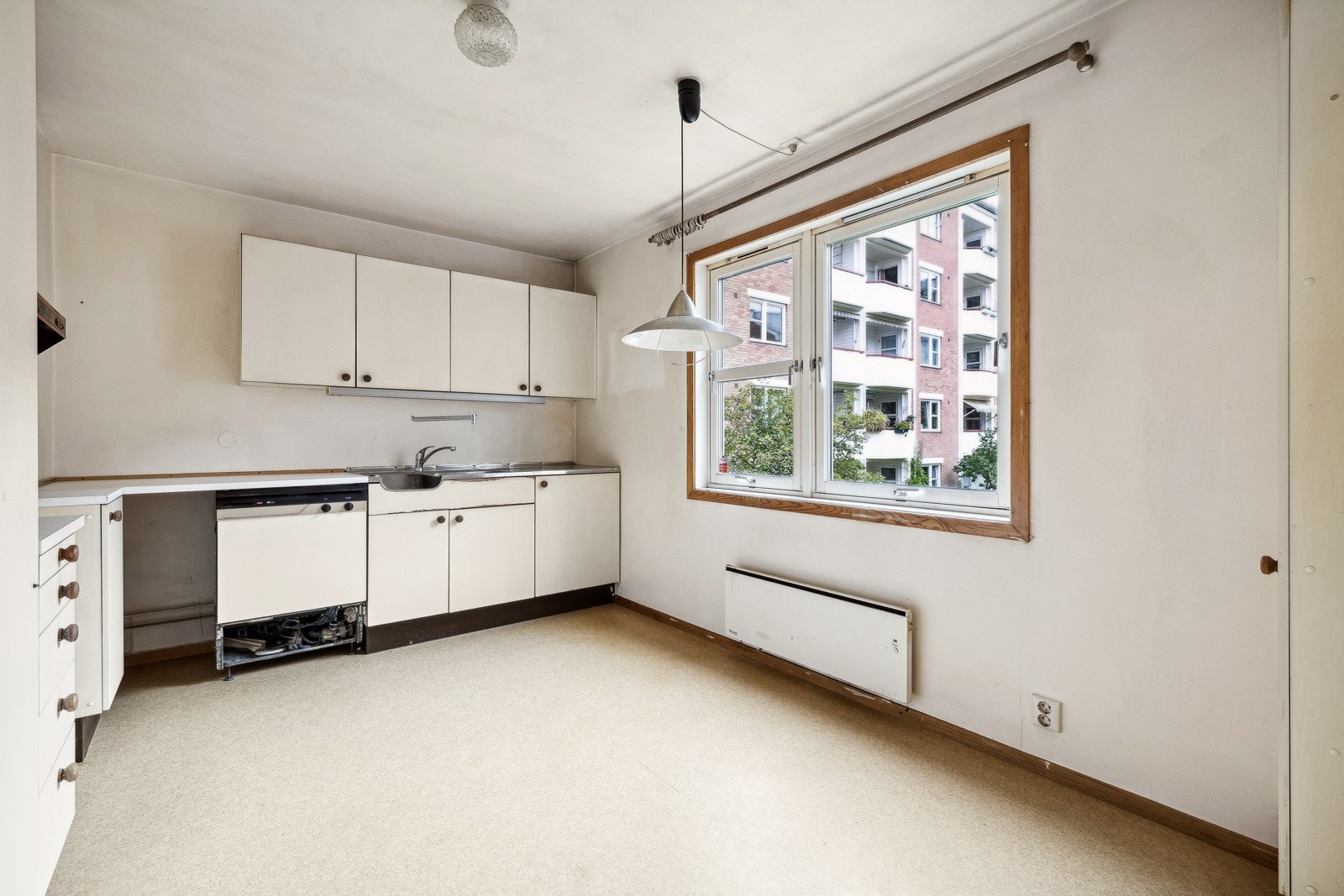 Separat kjøkkenrom med spiseplass Galleribilde