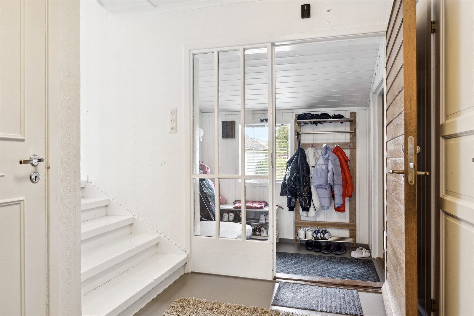 Gang med trapp til 2. etasje. Galleribilde