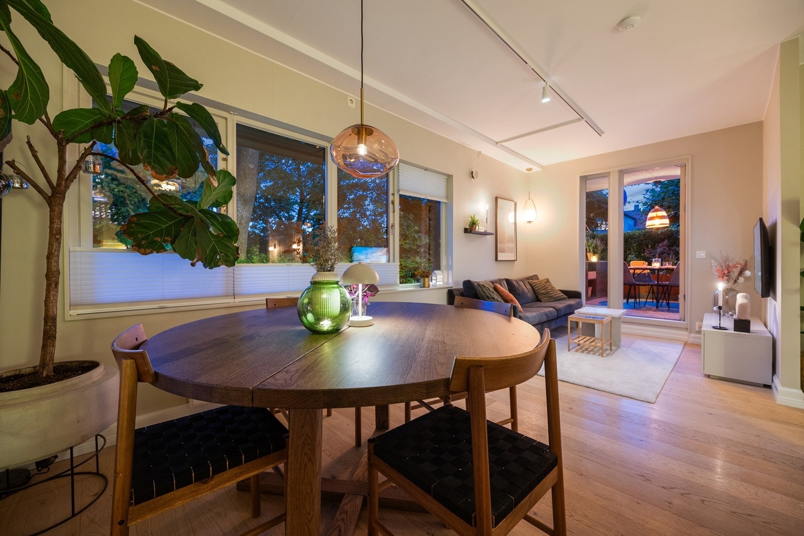 Kveldstemning i stuen. Galleribilde