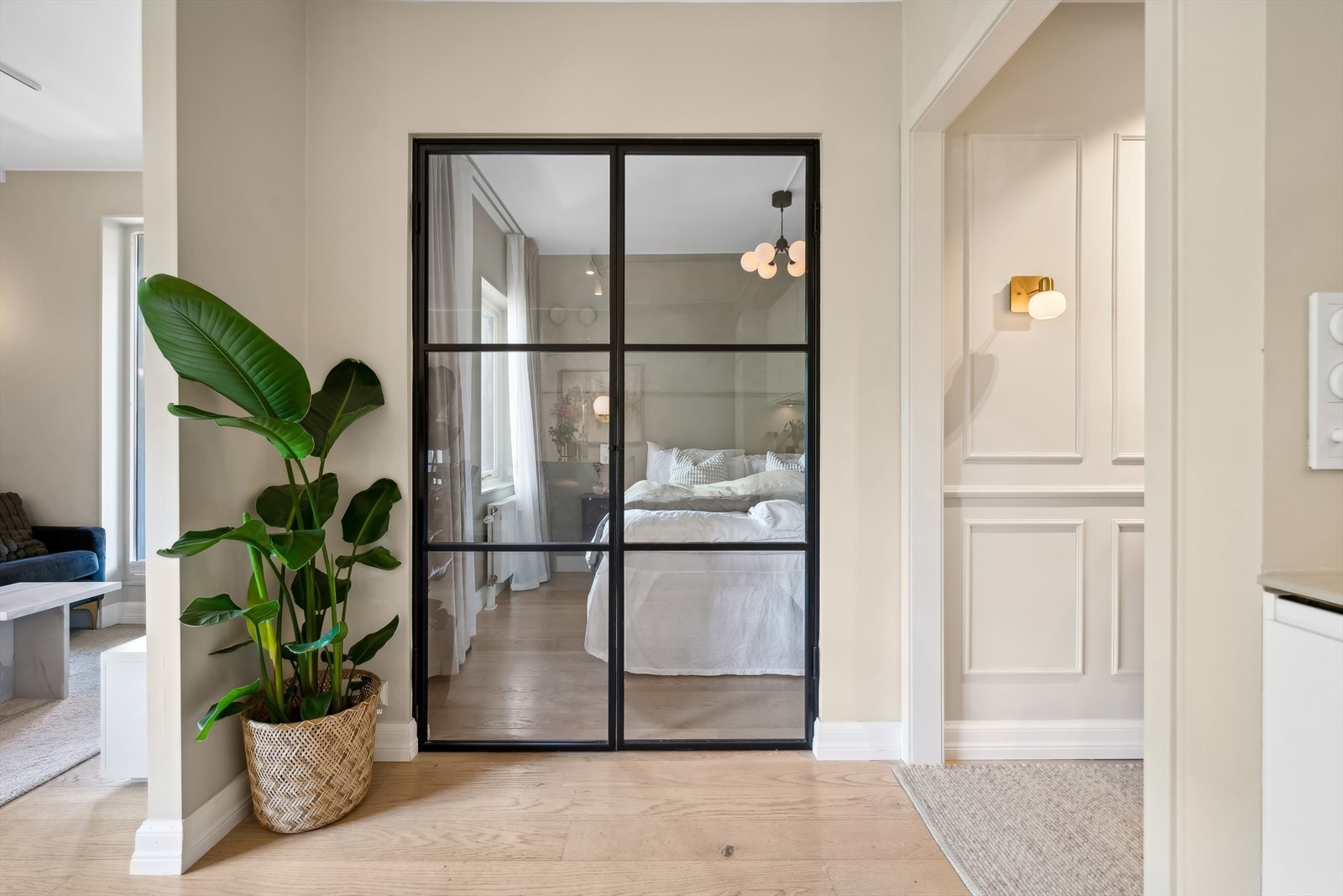 Lekker smijernsdør (2024) inn til soverommet. Galleribilde