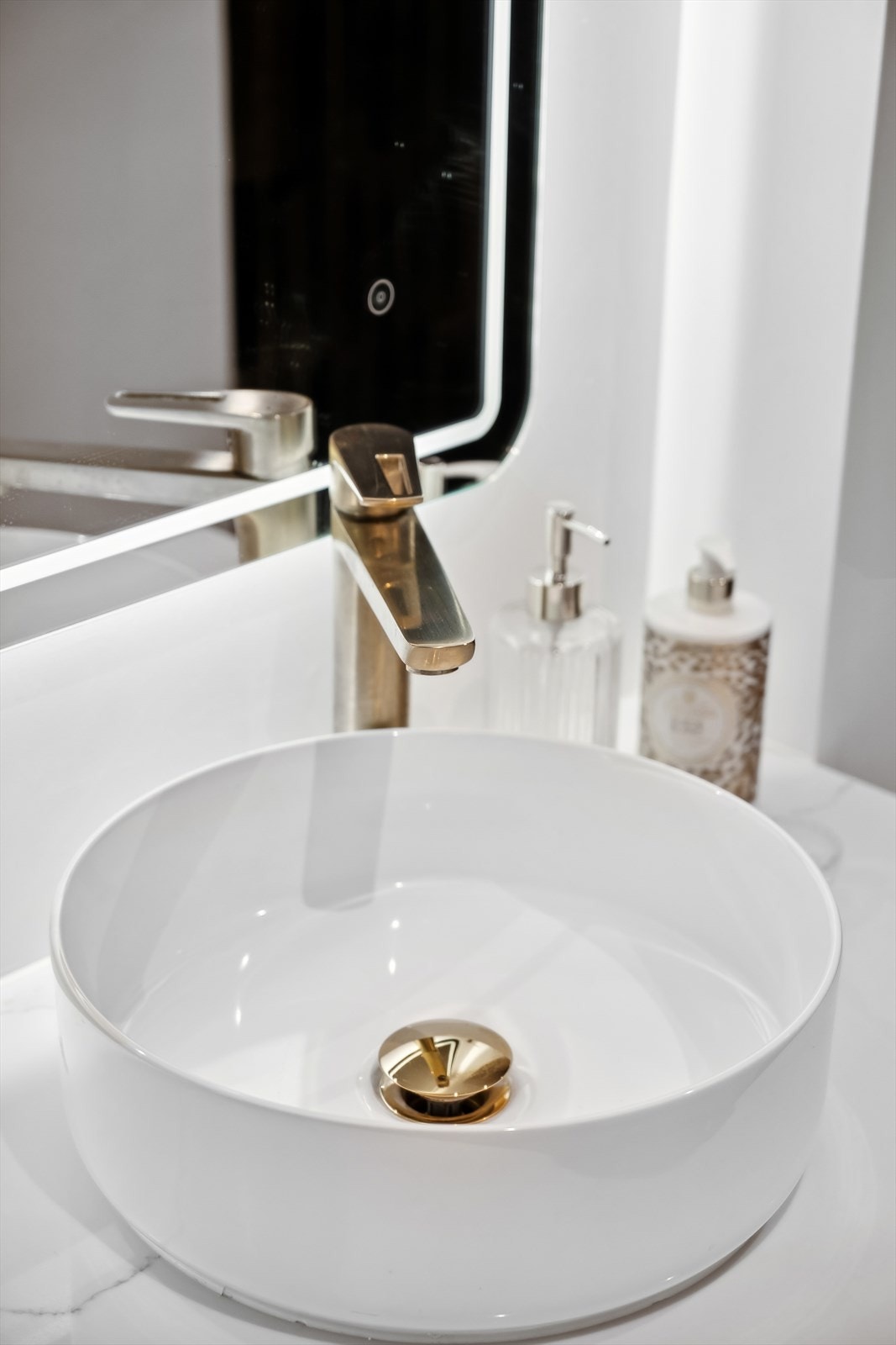 Baderomsdetalj. Galleribilde