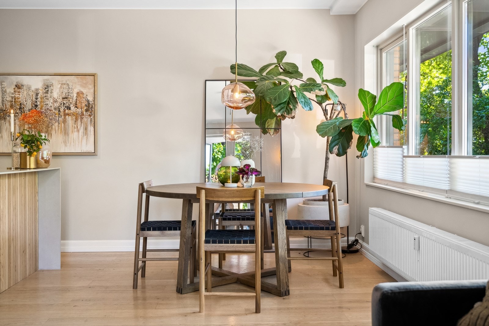 I tilknytning til kjøkkenet, kan spisebord enkelt plasseres - her kan gode måltider nytes. Galleribilde