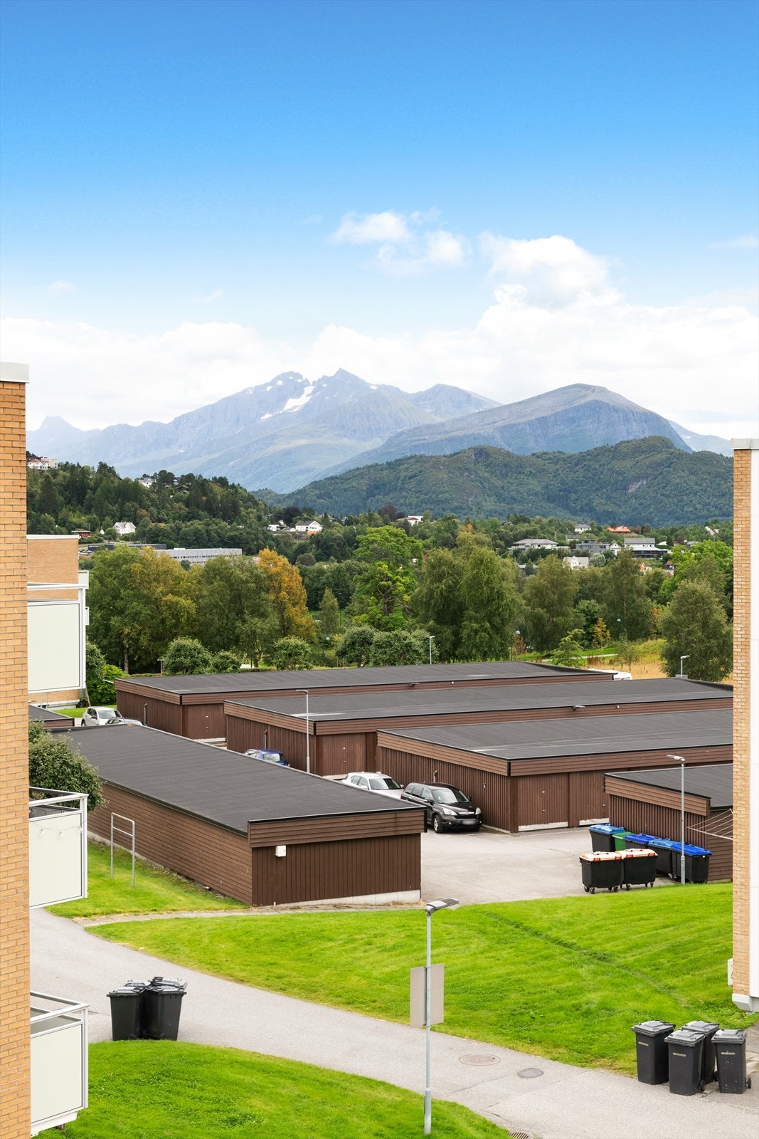 Utsikt mot Sunnmørsfjella Galleribilde