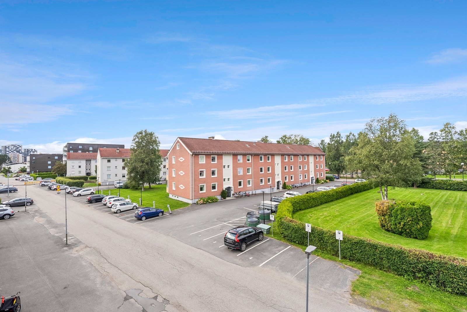 Balkongen ligger vendt mot nordvest og her vil man ha flott ettermiddag- og kveldssol. Galleribilde