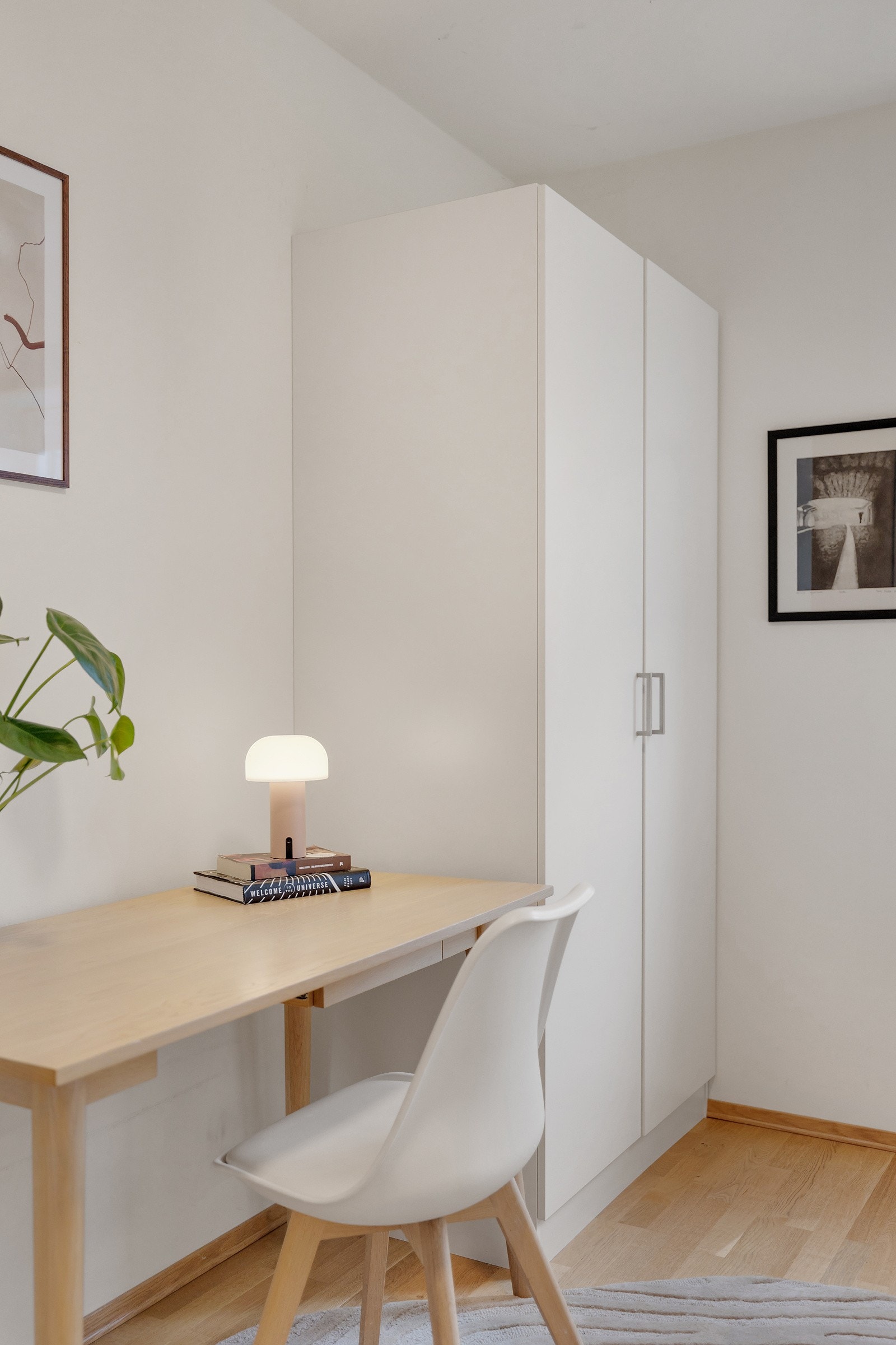 Naturlig plass til skrivebord på soverom II Galleribilde