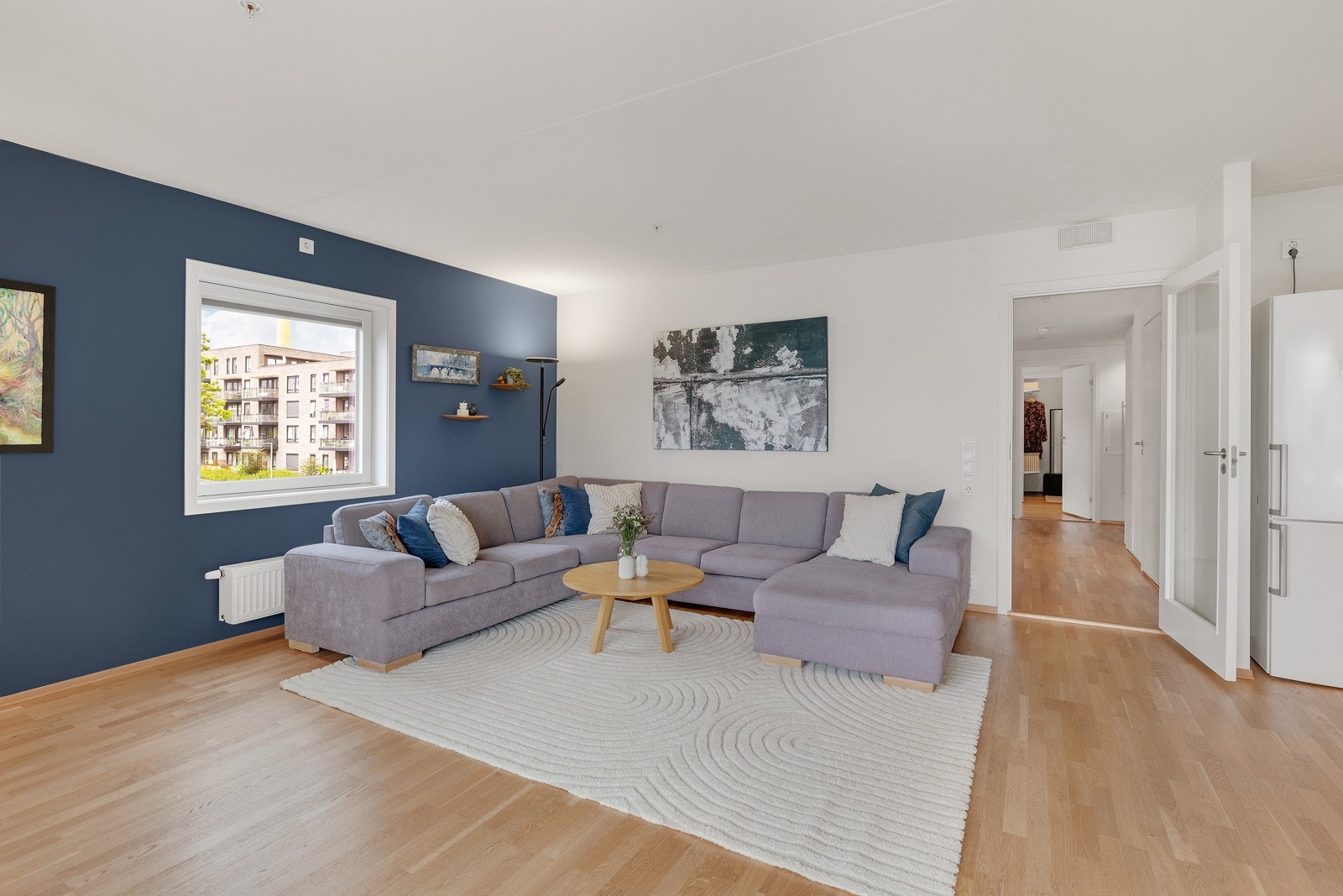 God plass til stor sofagruppe. Galleribilde