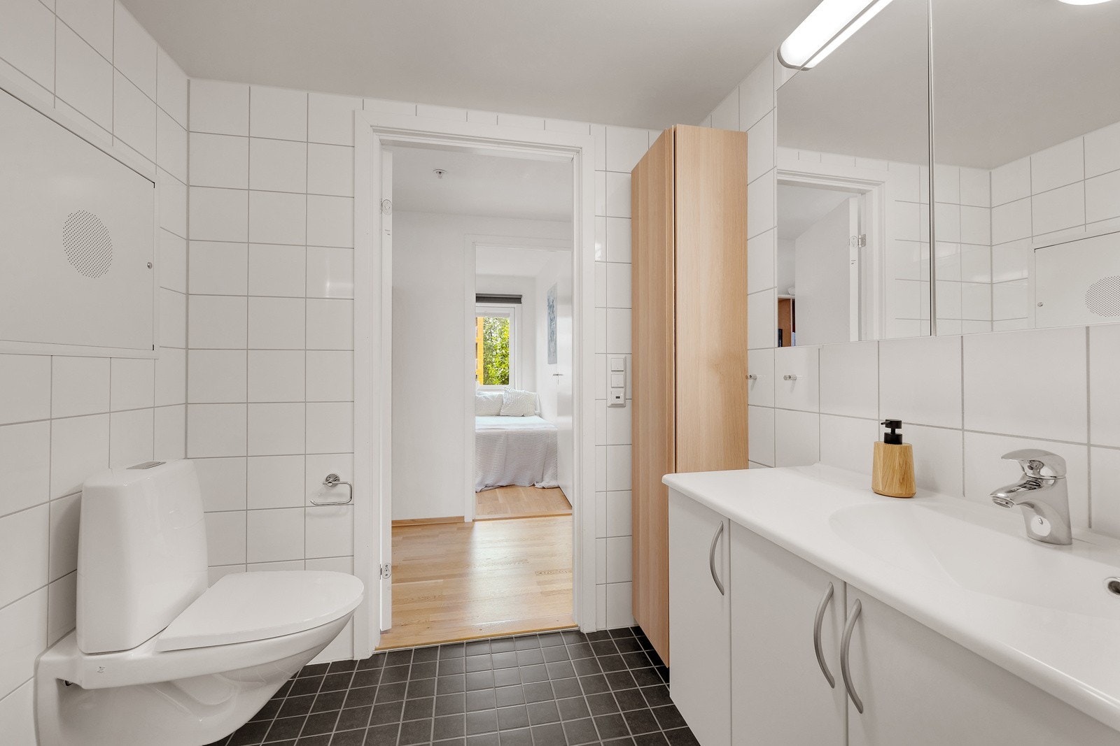 Badet er av god størrelse og er funksjonelt utformet Galleribilde