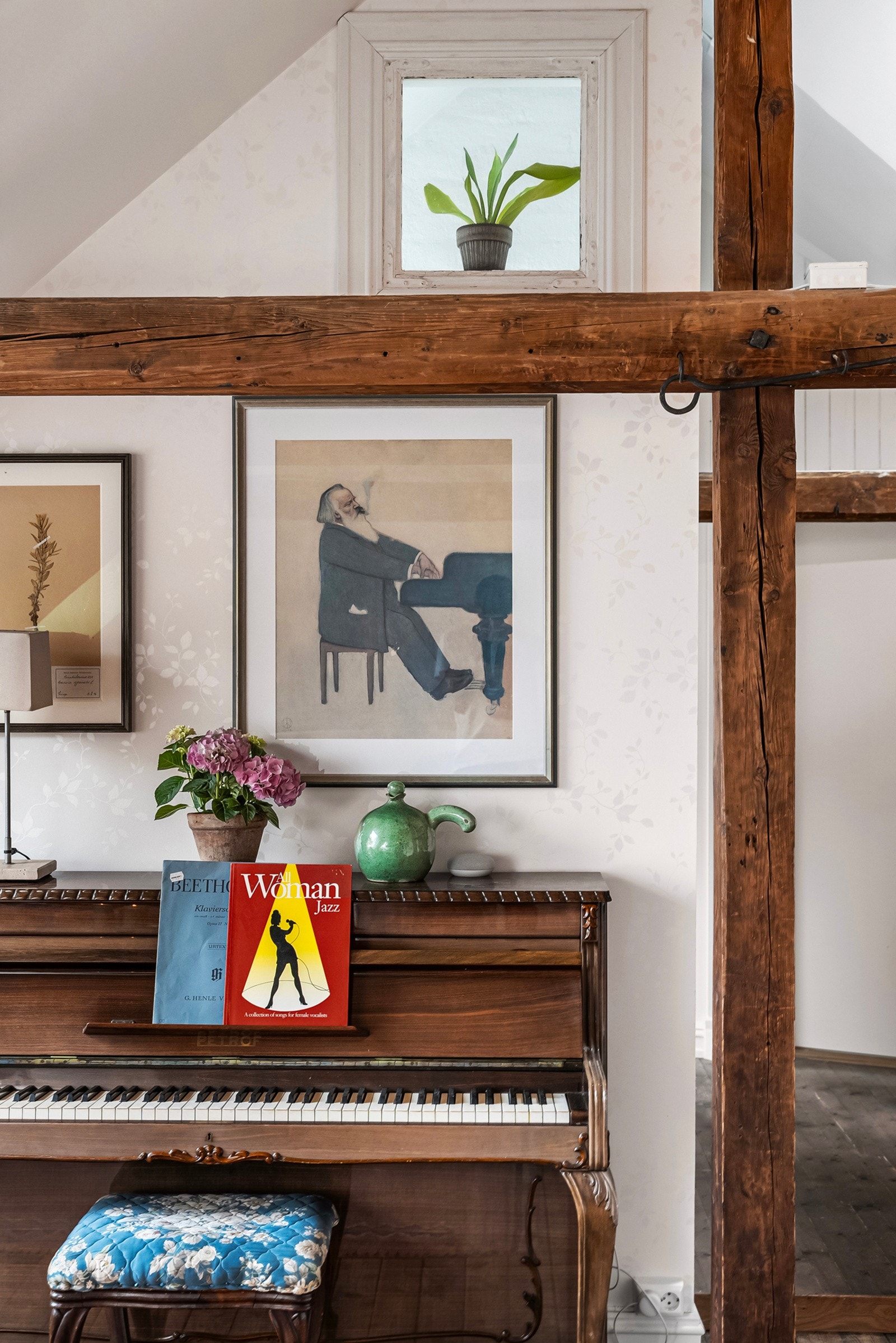 Den landlige franske stilen smelter sammen med klassiske, originale detaljer. Galleribilde