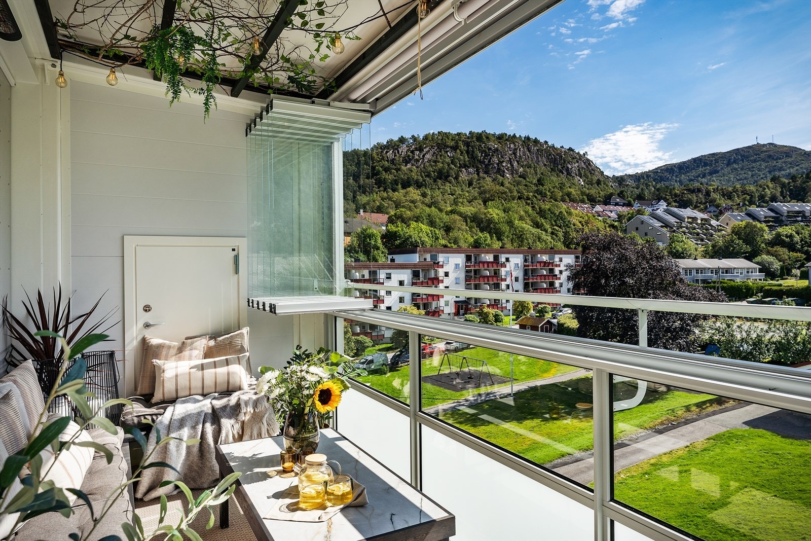 - Herlig innglasset altan på 20 m² - Galleribilde