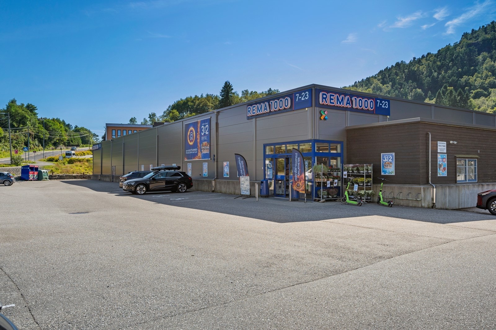 - Både Rema 1000, Coop prix og Toscana pizzeria ligger like ved - Galleribilde