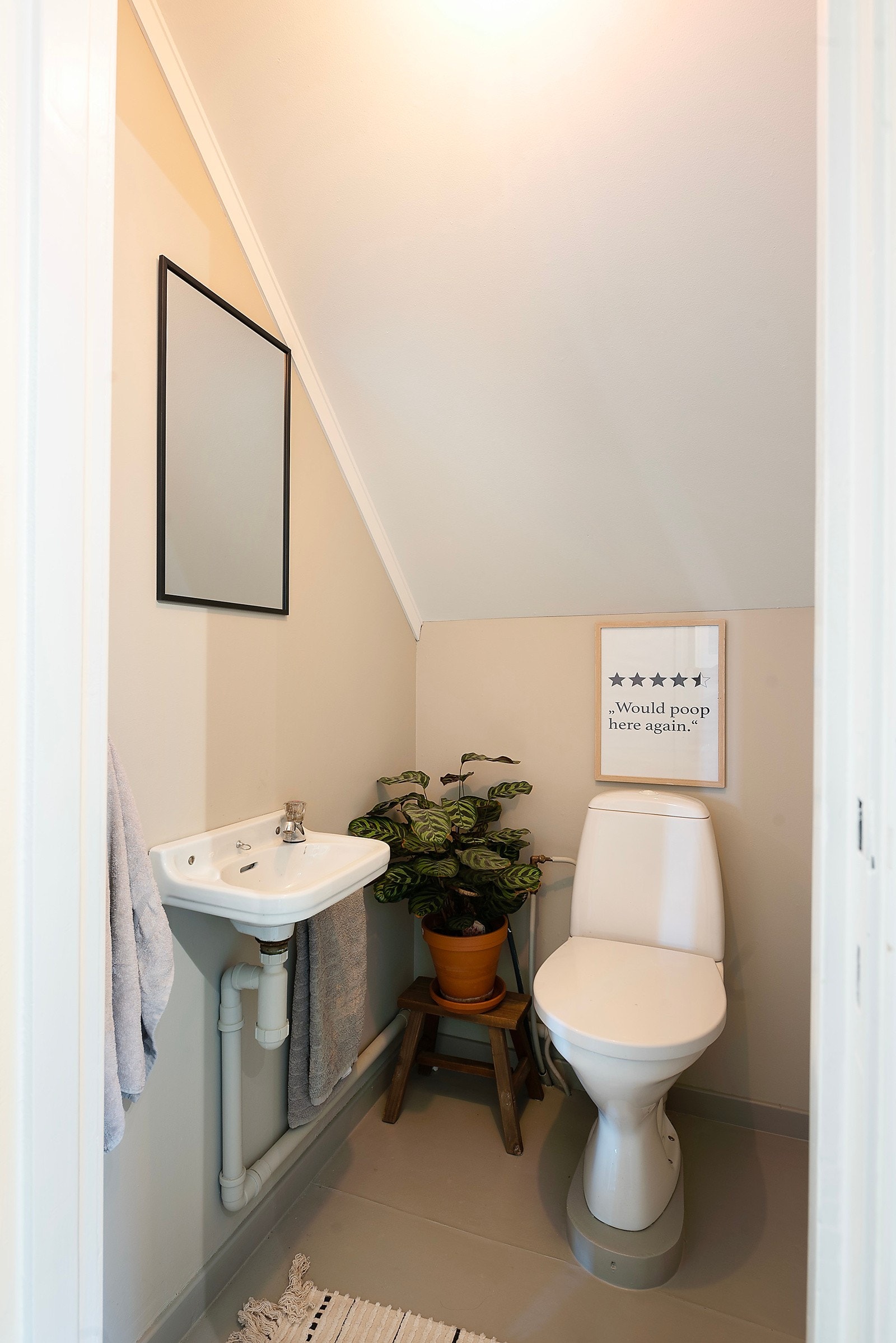 Det er separat toalett i 2.etasje Galleribilde