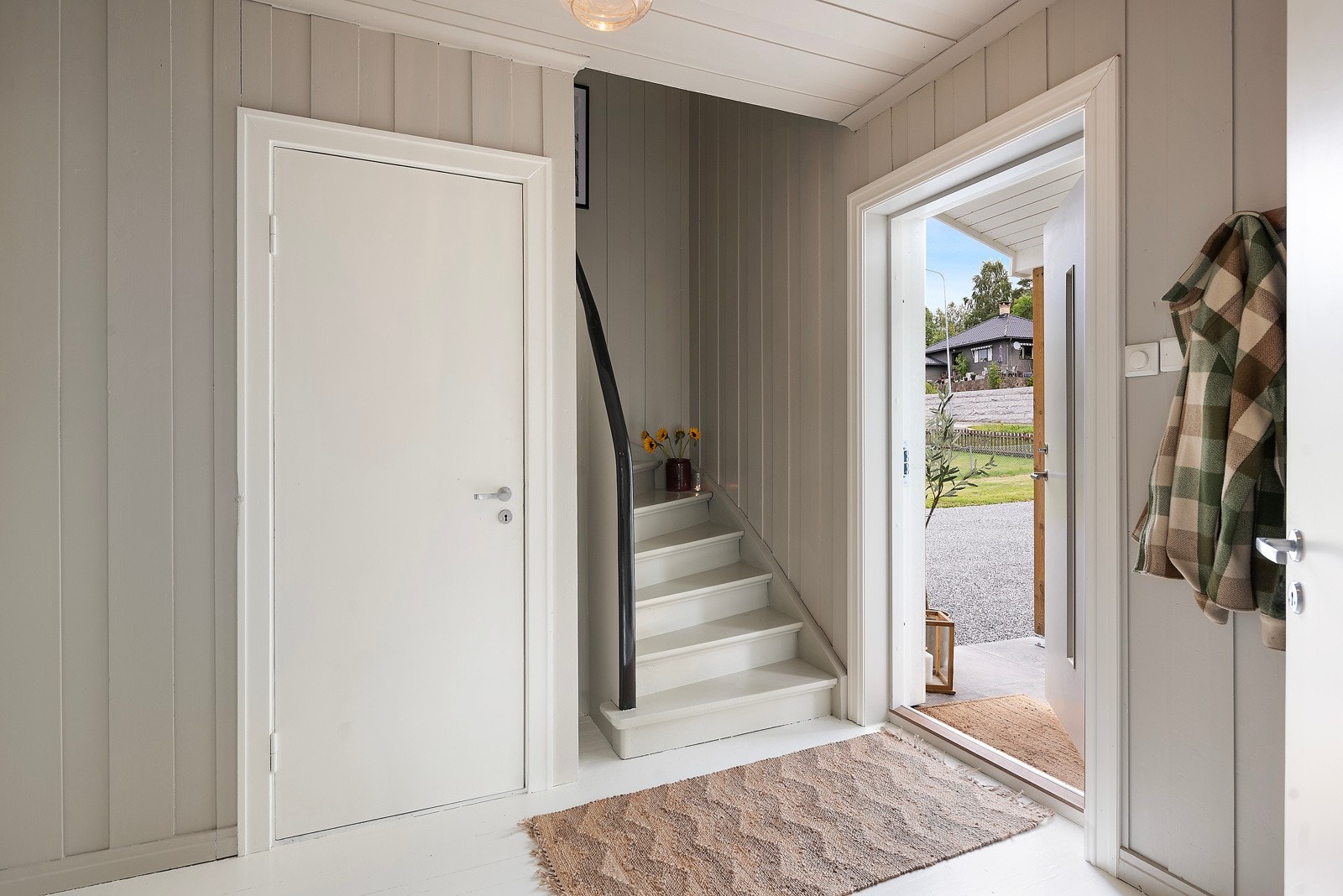 Det er 2 inngangspartier i boligen Galleribilde