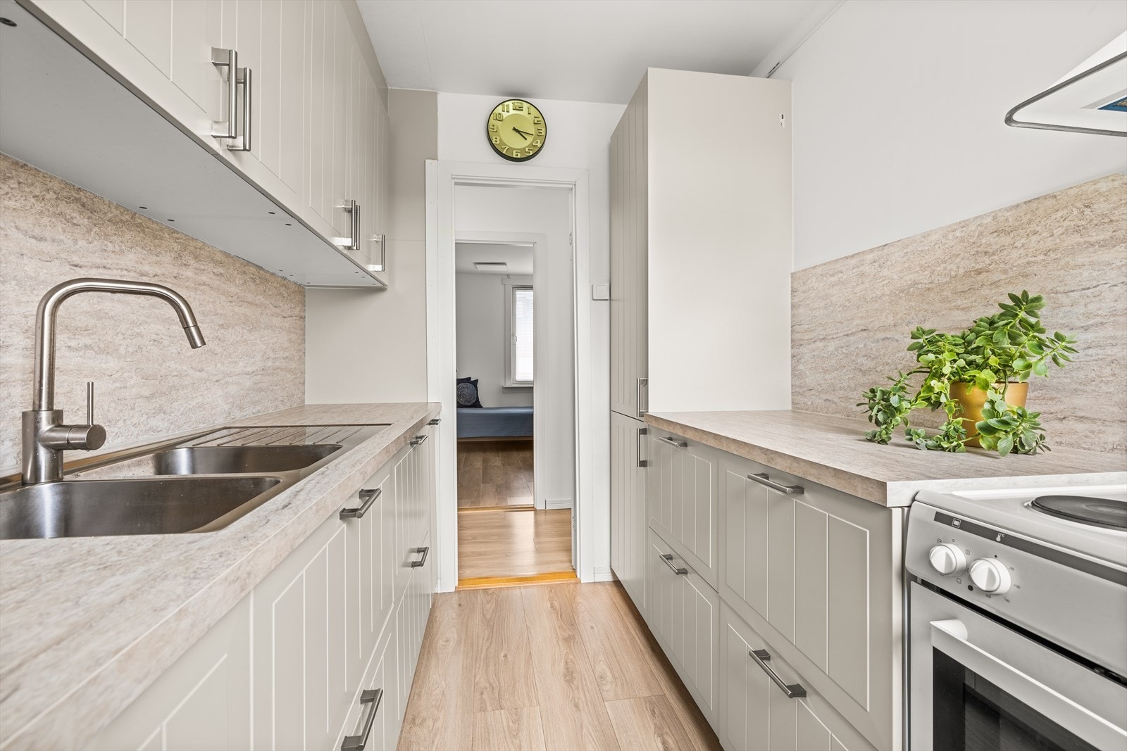 Leiligheten har en praktisk planløsning med separat kjøkken Galleribilde