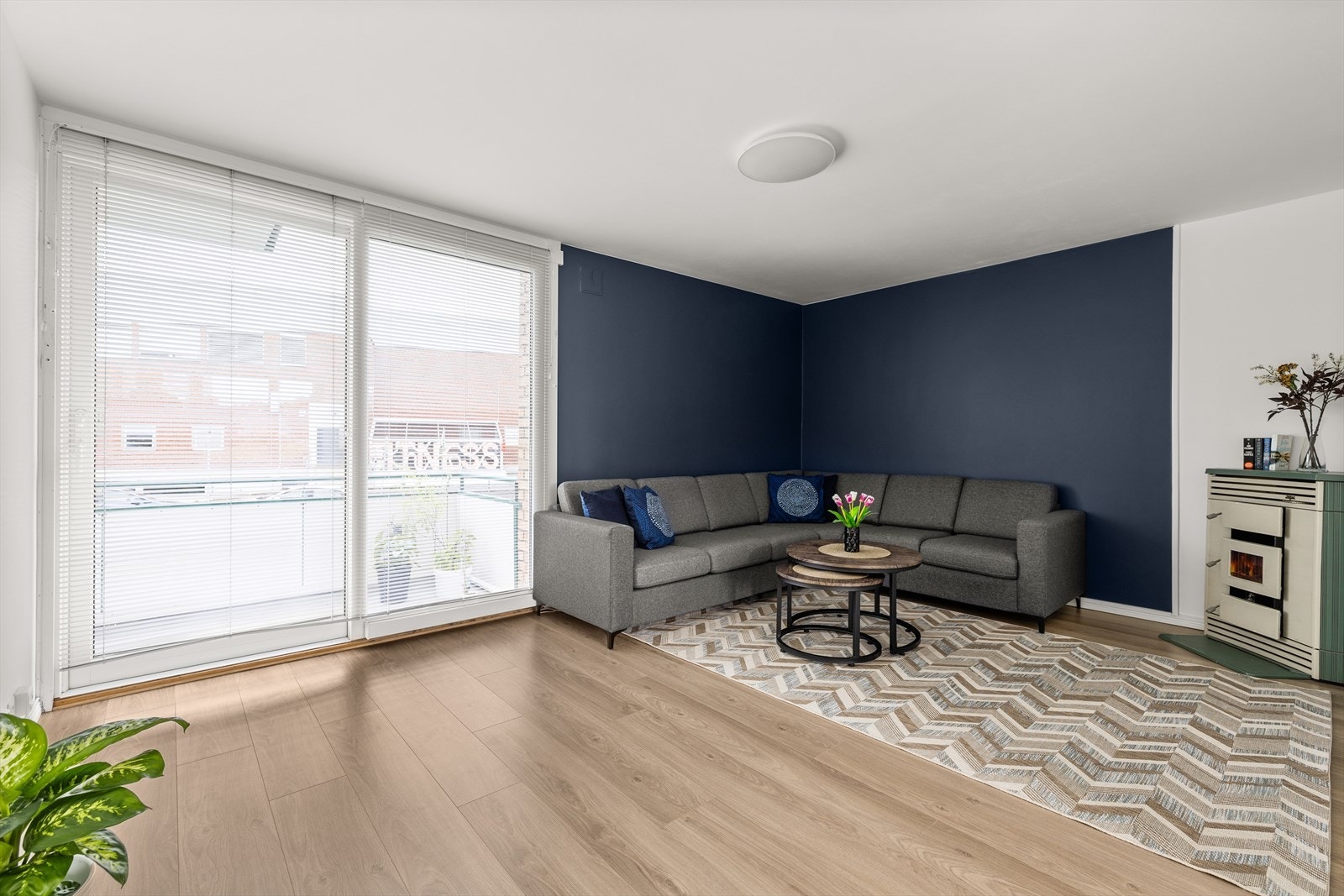 En lys, gjennomgående 3-roms med meget sentral beliggenhet på Manglerud Galleribilde