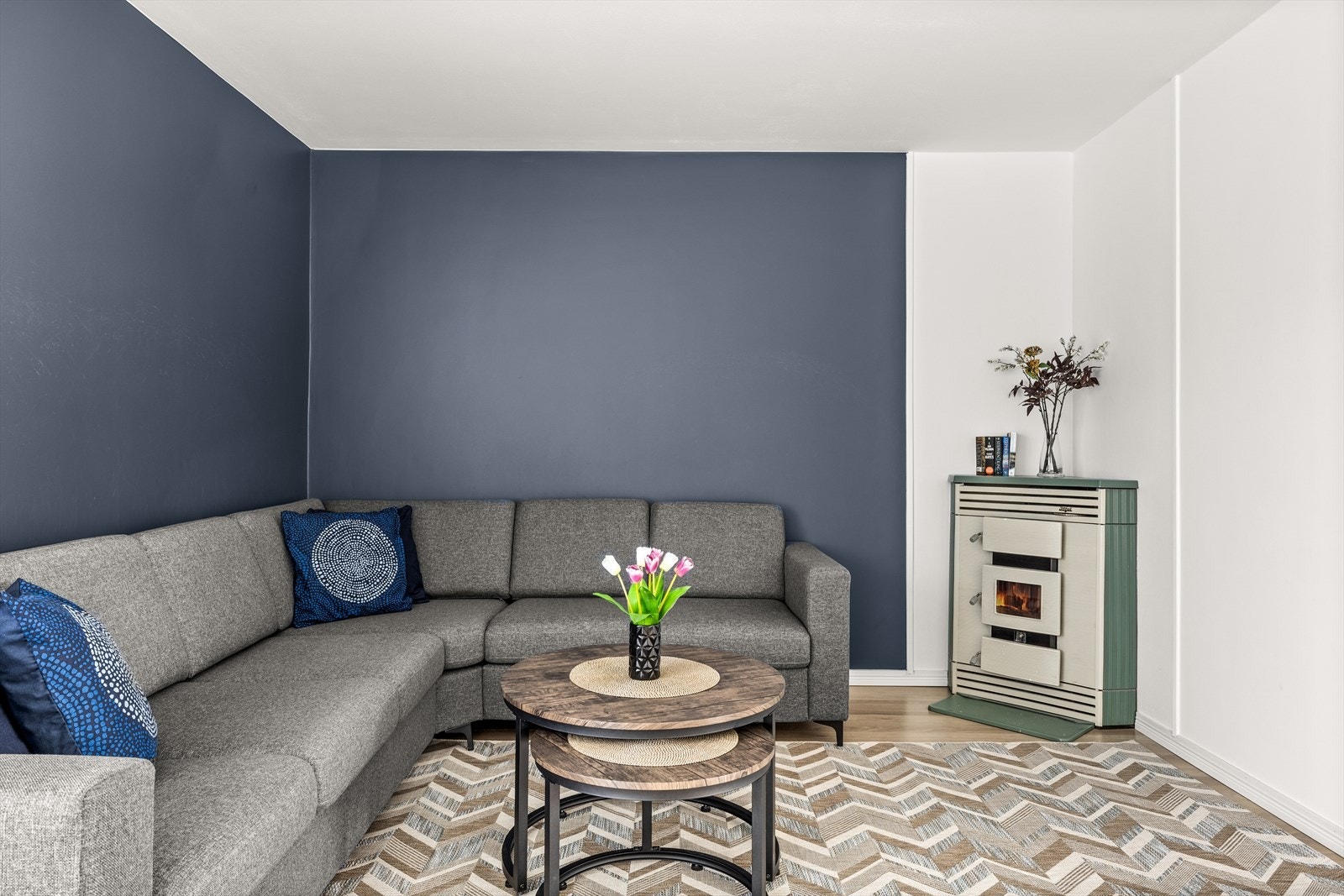 I stue er det god plass til sofagruppe Galleribilde