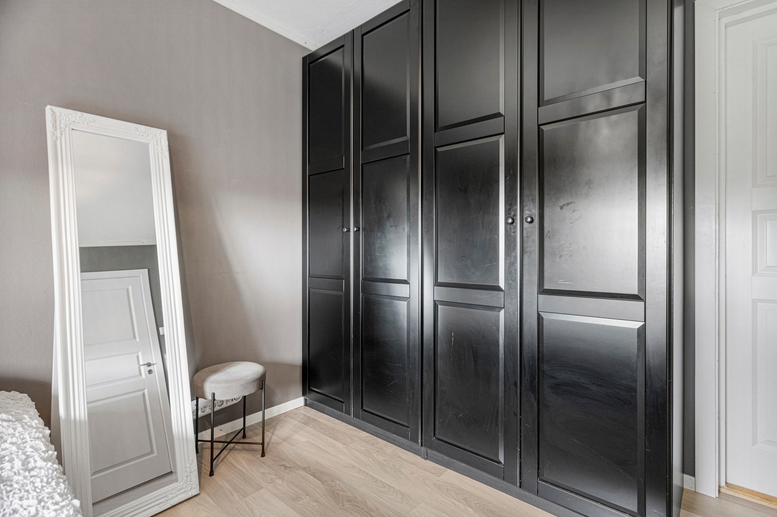 Romslig garderobe! Galleribilde