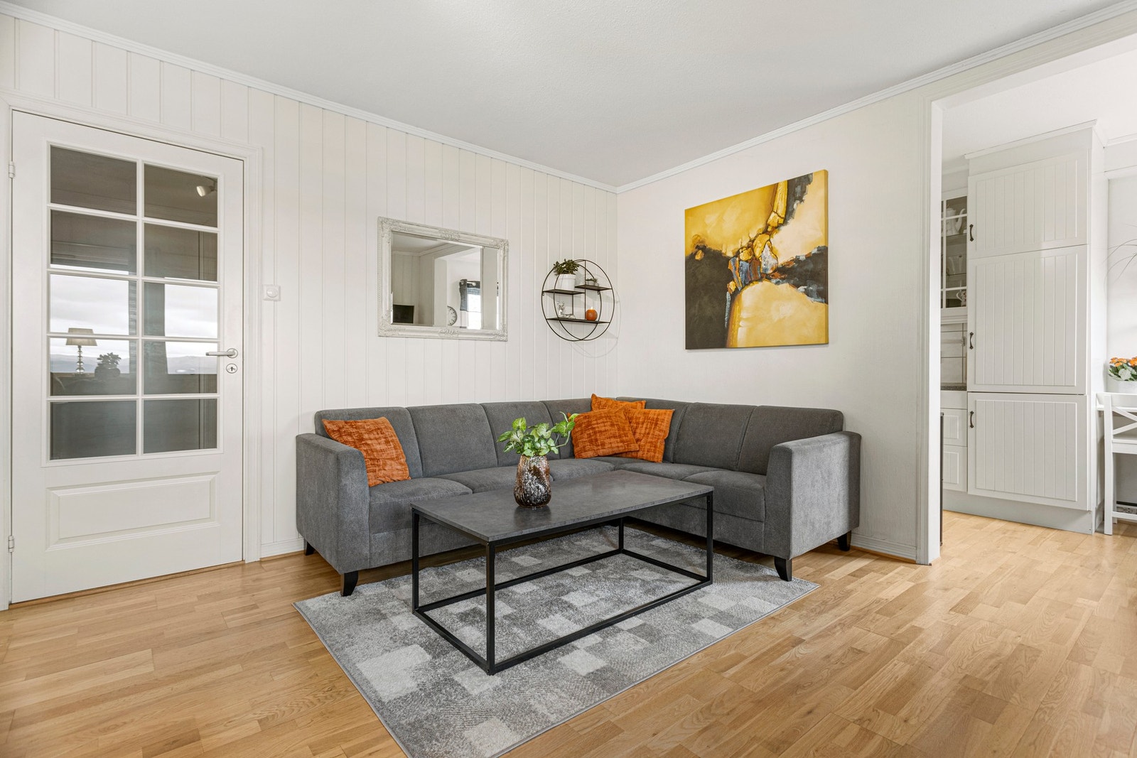 Lys trivelig stue med gode dagslysforhold Galleribilde