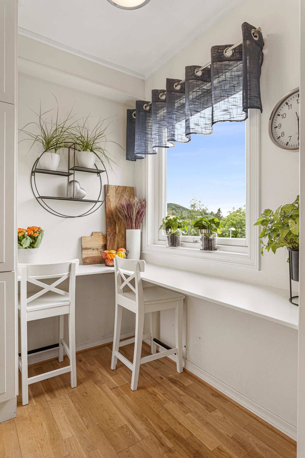 I den ene enden er det hyggelig benk hvor man kan nyte frokosten! Galleribilde