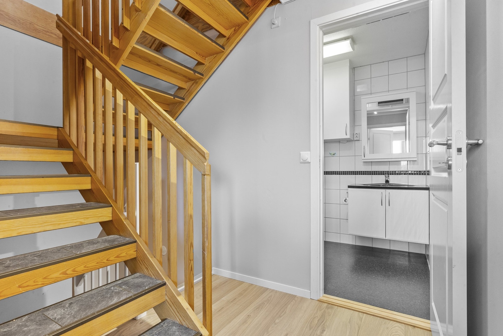 Trapp 1 og 2 etg Galleribilde