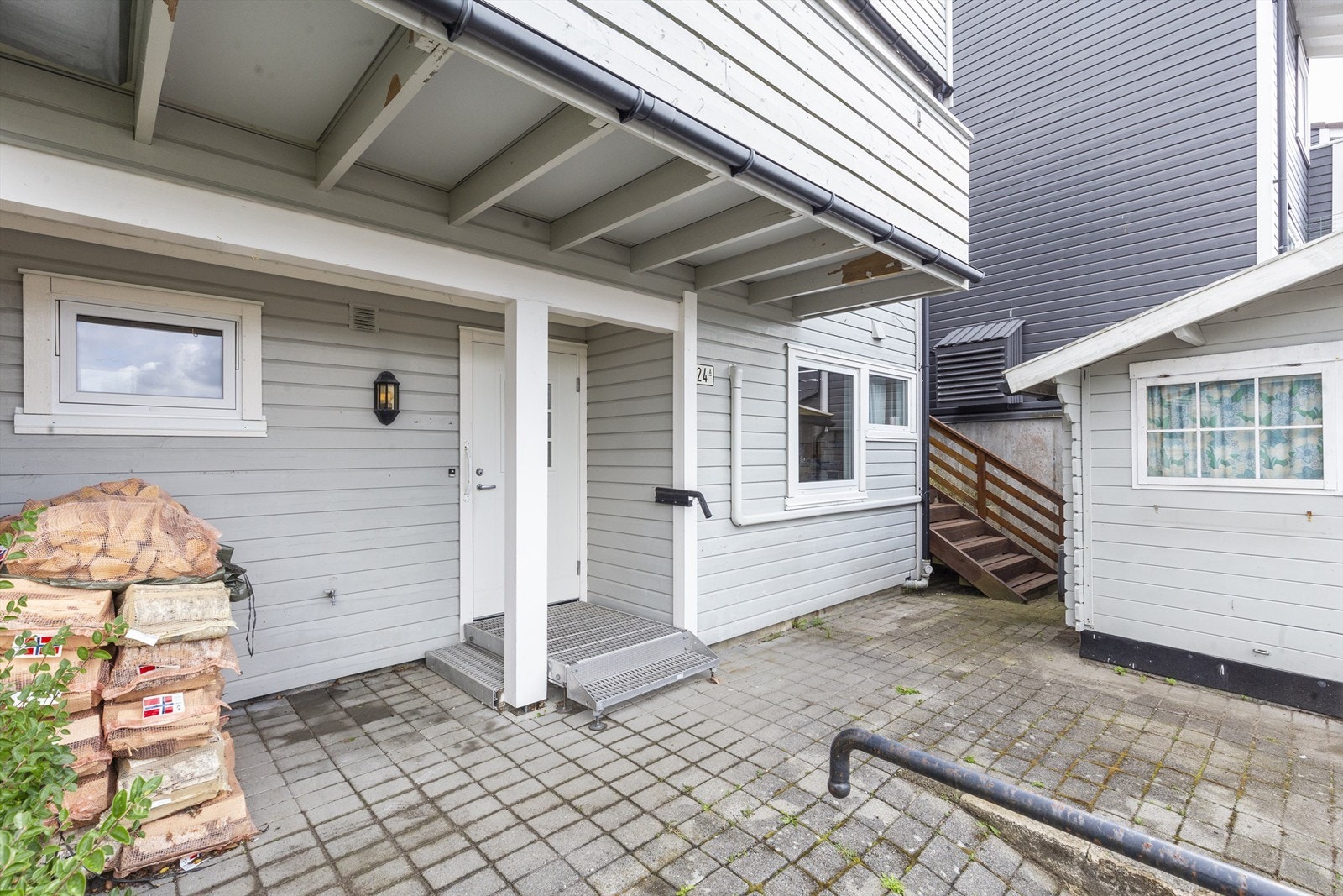 Pent opparbeidet inngangsparti. Galleribilde