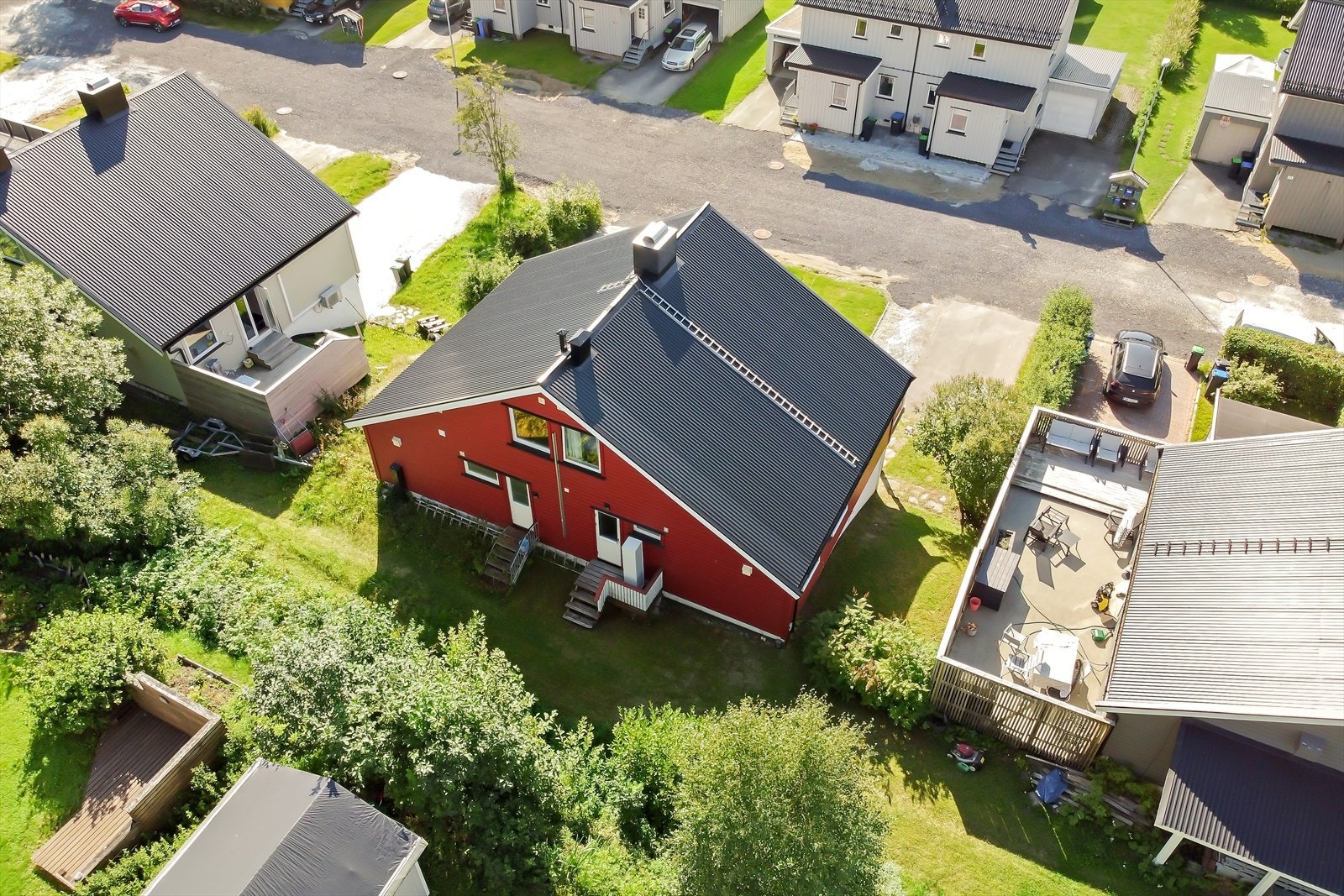 Med andelen følger hage på fremsiden, og bak huset. Galleribilde