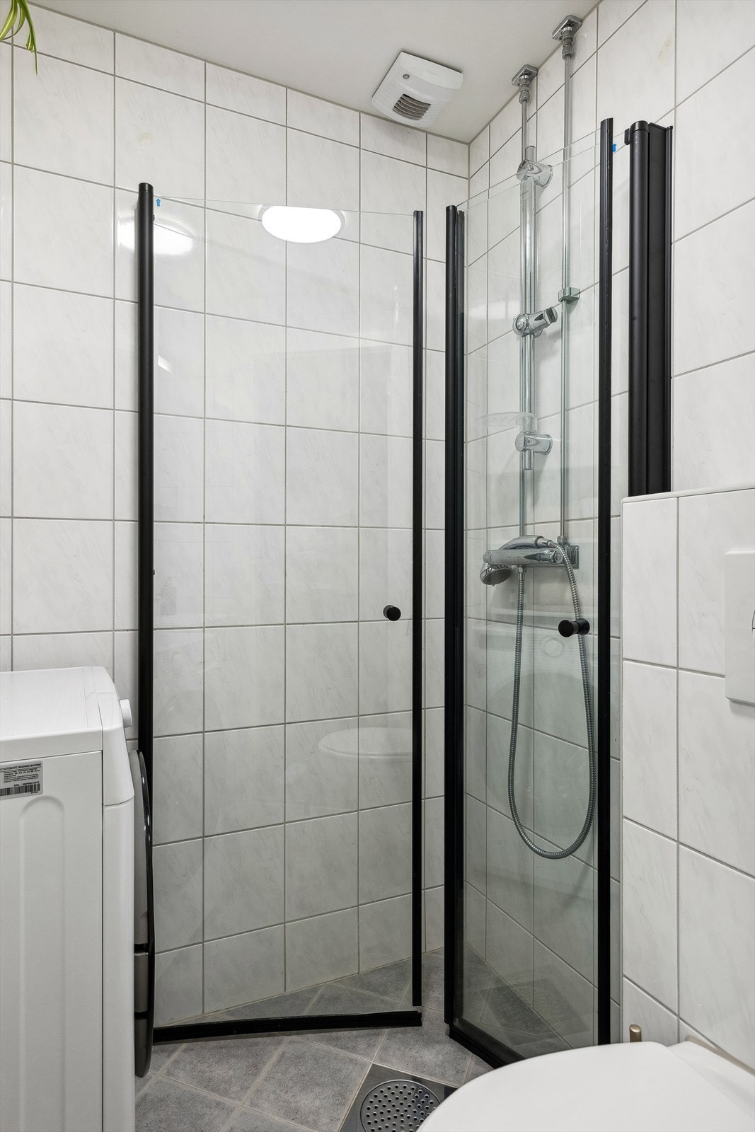 I 2022 ble badet ytterligere oppgradert med nye dusj-vegger. Galleribilde