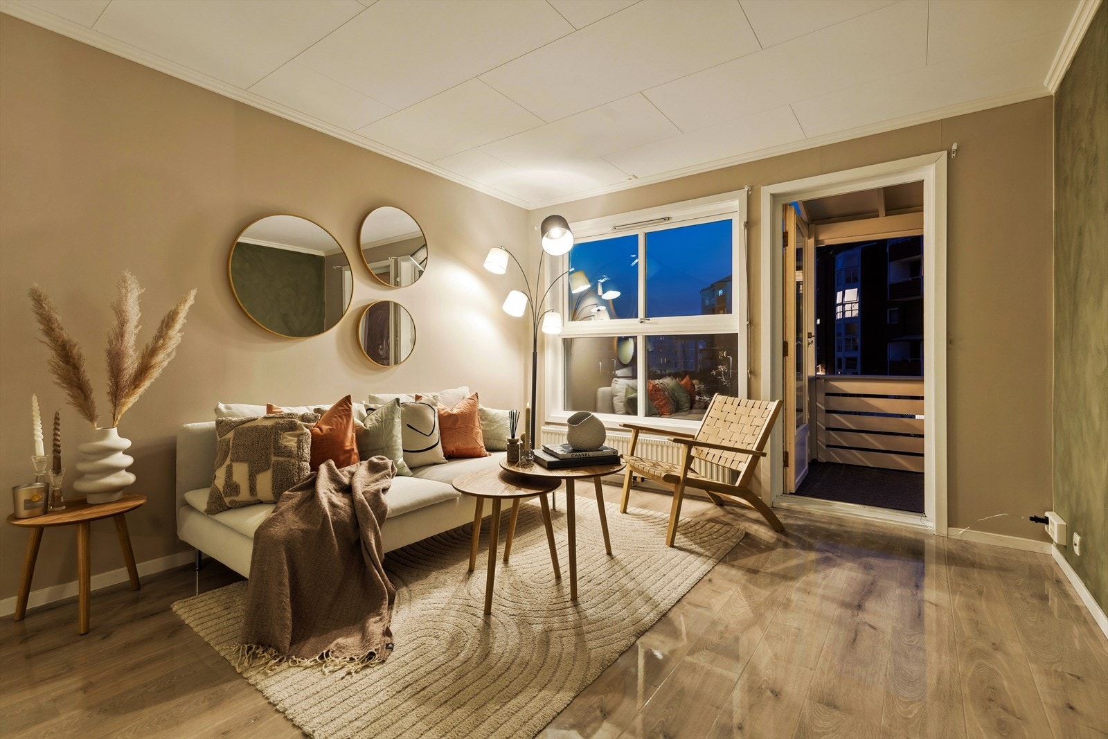 Hassan Rehman v/DNB EIENDOM ønsker deg velkommen til en nydelig og innflyttingsklar 3-roms leilighet! Velkommen til Dyretråkket 46B! Galleribilde