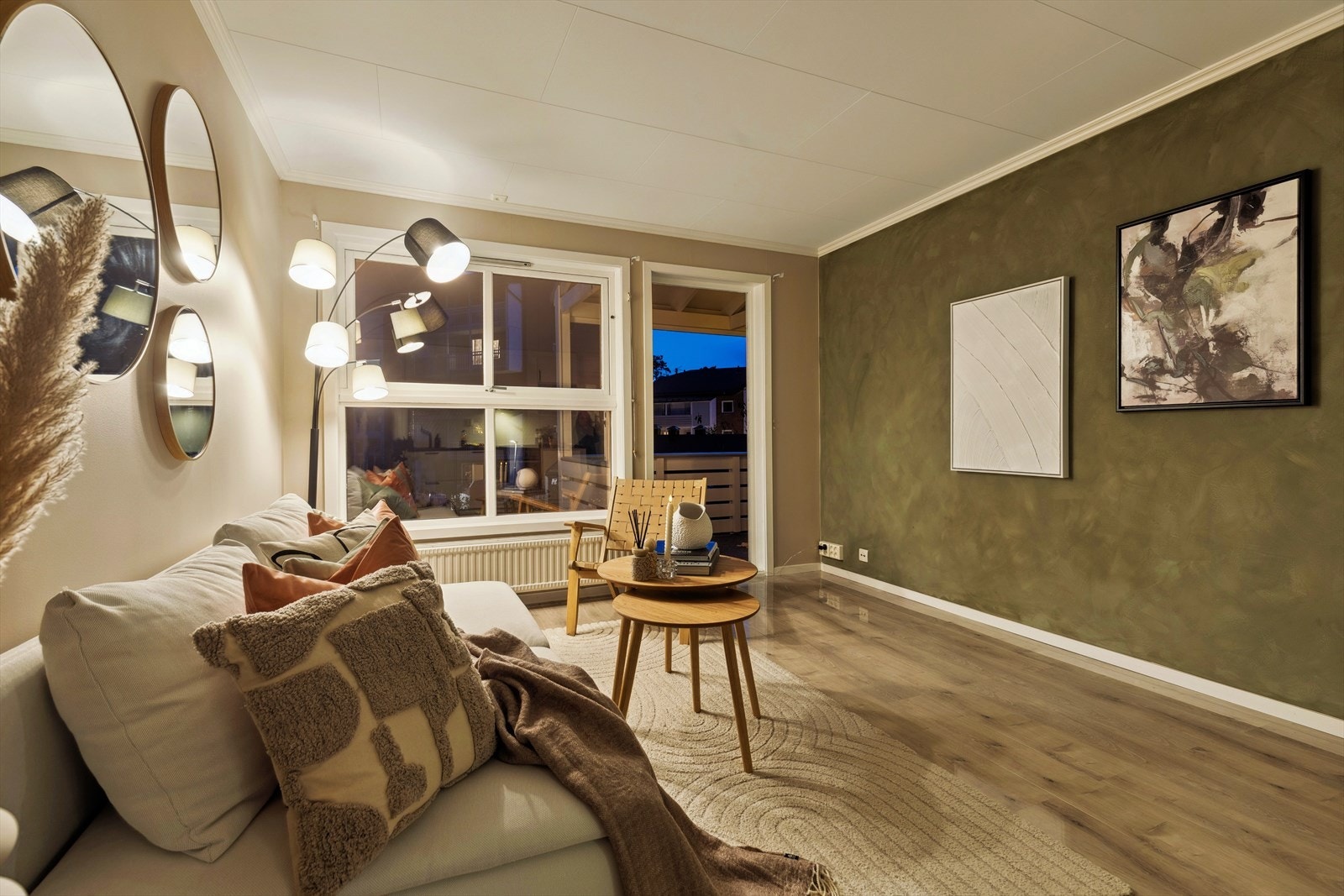 Deg, dine nærmeste og noen få utvalgte, her venter god trivsel og hyggelig selskap Galleribilde