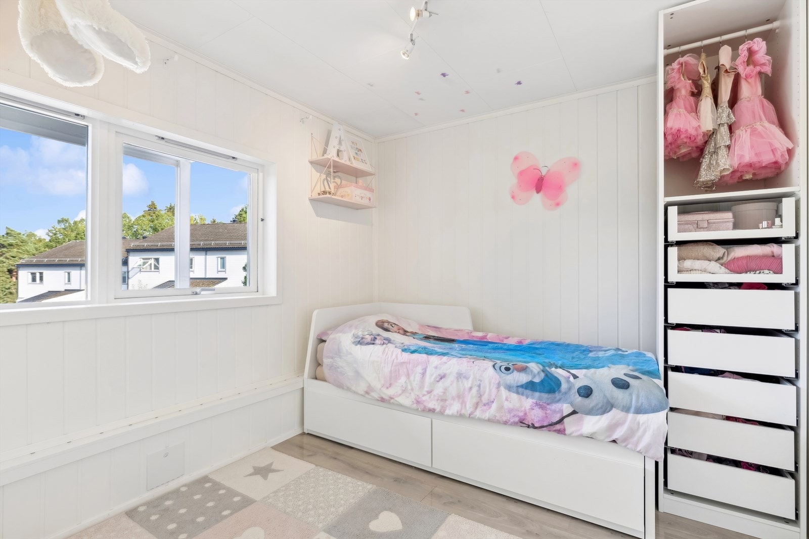 Soverom 2 har også god plass til å innrede etter ønske og behov! Galleribilde