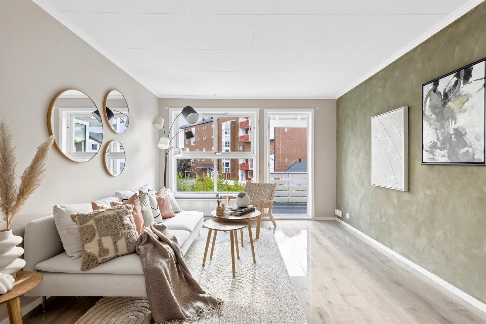 Varmtvann og fyring er inkludert i felleskostnader. Galleribilde