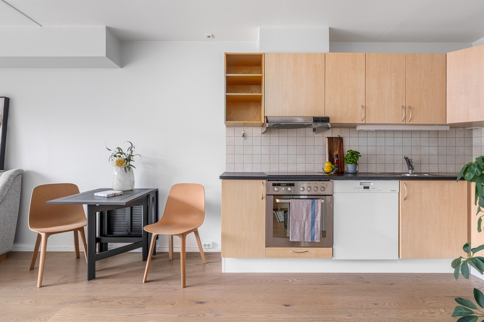 Leiligheten disponerer 1 bod på ca 5 kvm, samt parkeringsplass i felles p-kjeller. Galleribilde