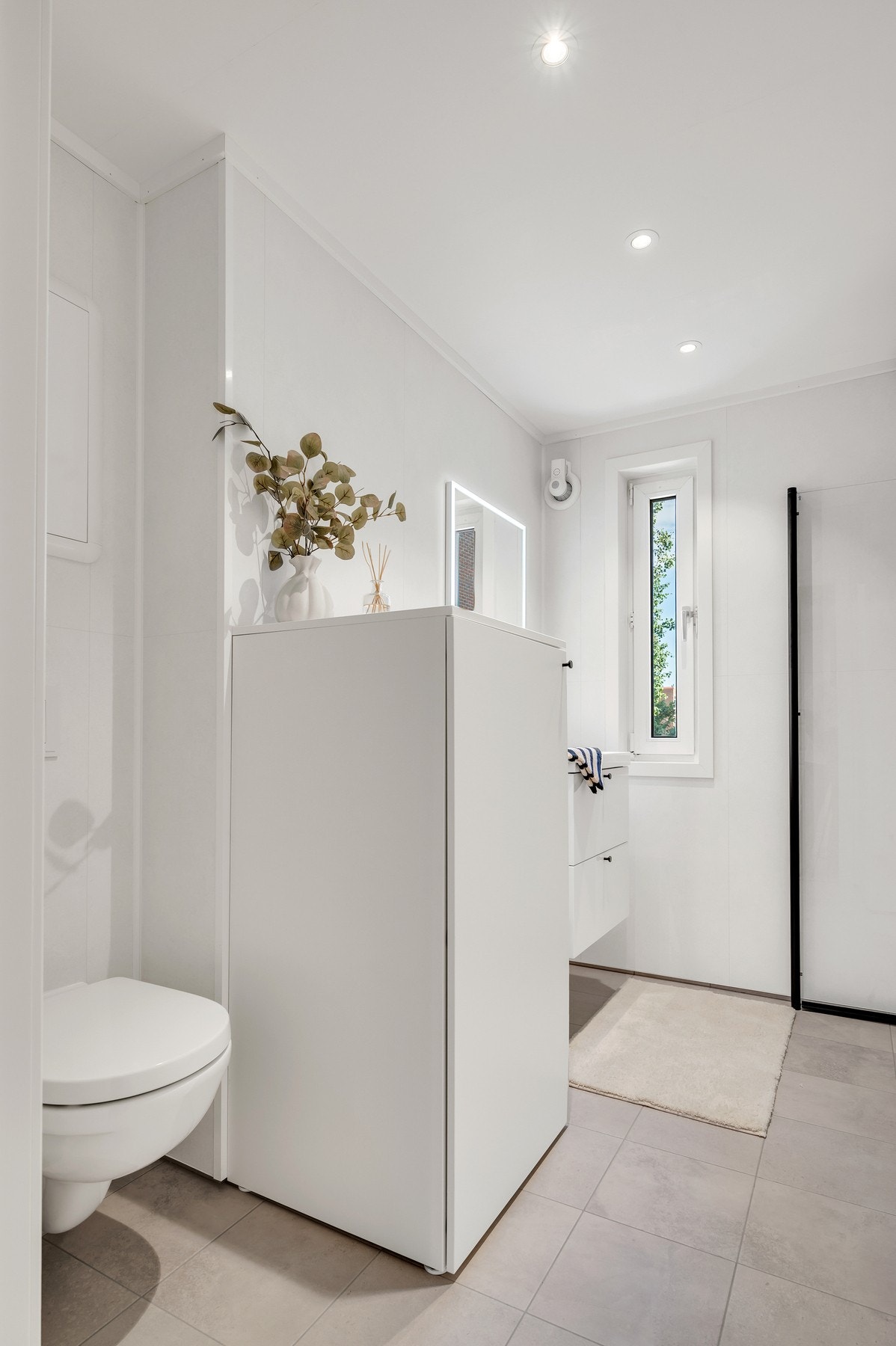 Badet er på 4,7 kvm. Galleribilde
