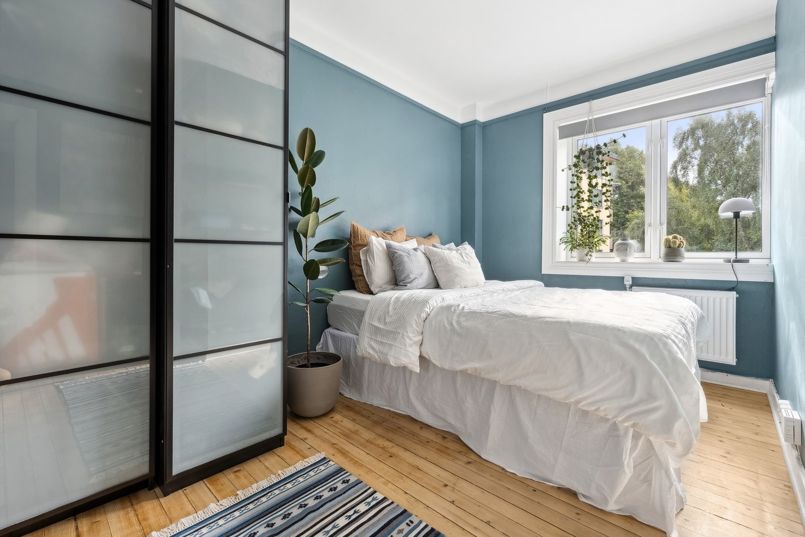 Det er nydelig lysinnslipp på rommet. Galleribilde