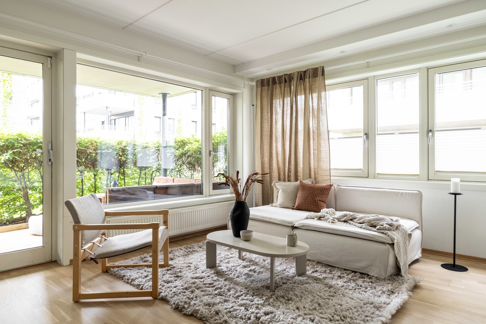 Attraktiv 3-roms hjørneleilighet med tilbaketrukket markterrasse på 15 kvm. Galleribilde