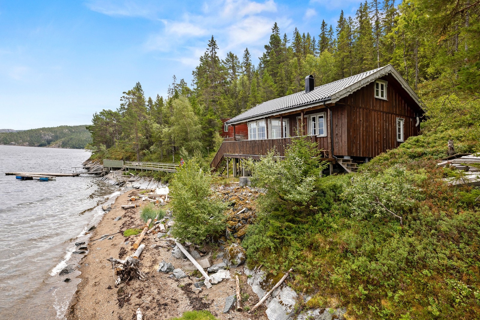 Hytten ligger på en naturtomt som er festet Galleribilde