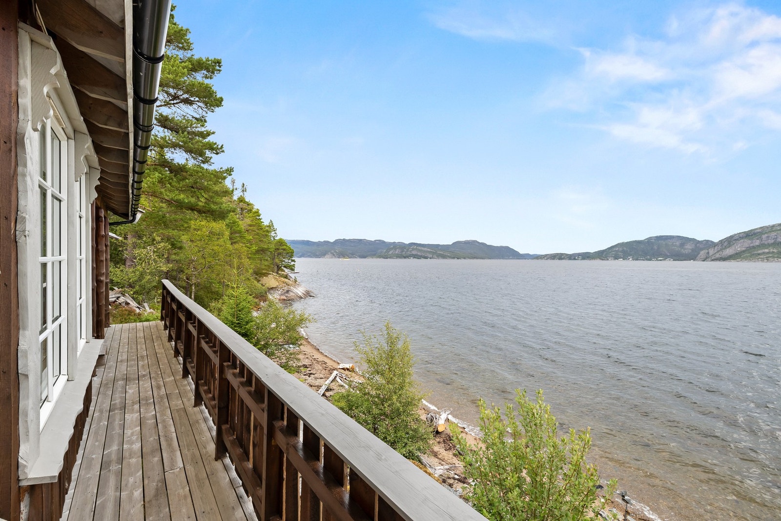 Bygningen er satt opp for bruk på sommerhalvåret og det er ikke montert dampsperre Galleribilde