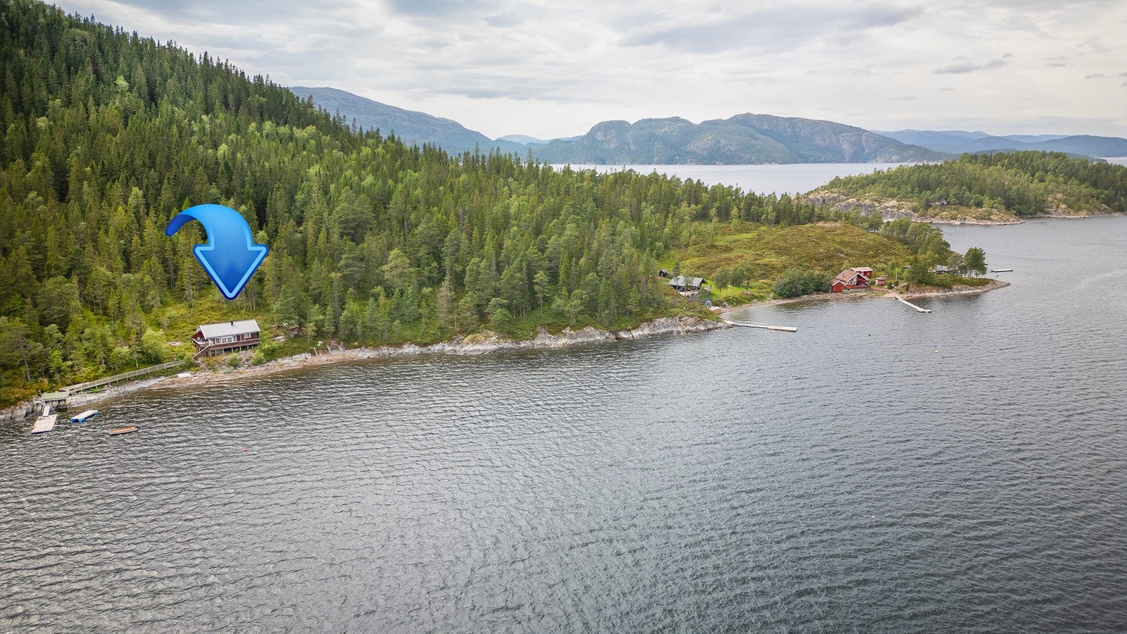 Dronebilde over eiendommen og nærområdet Galleribilde