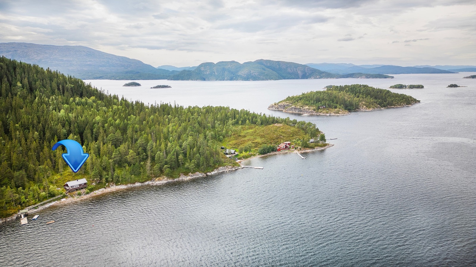 Dronebilde over eiendommen og nærområdet Galleribilde