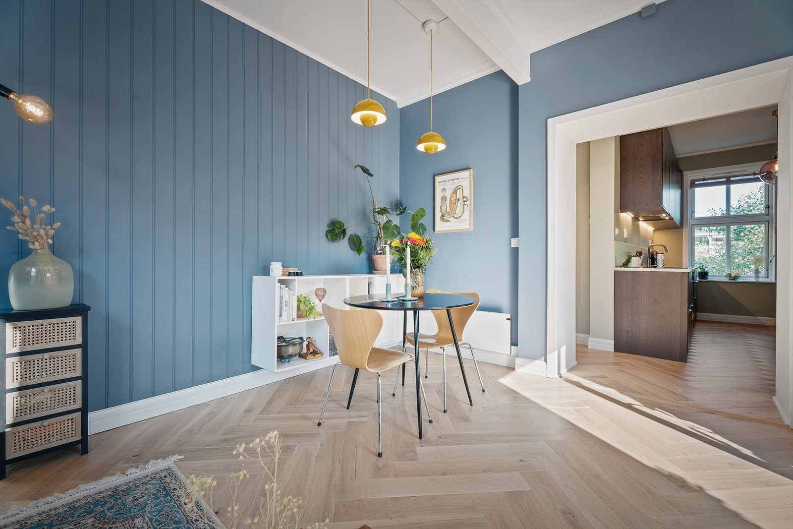 Det er god plass til å invitere venner og familie på en hyggelig middag! Galleribilde
