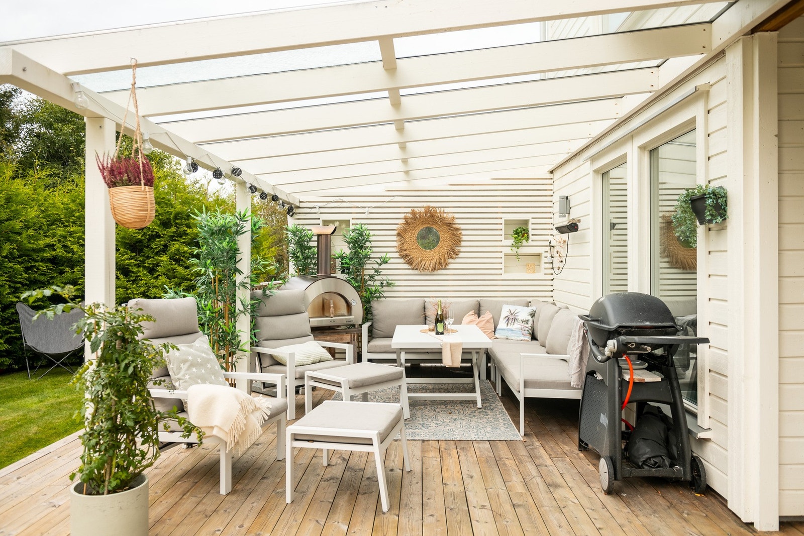 Terrassen og "hageterrassen" måler til sammen hele 169 kvm. Galleribilde