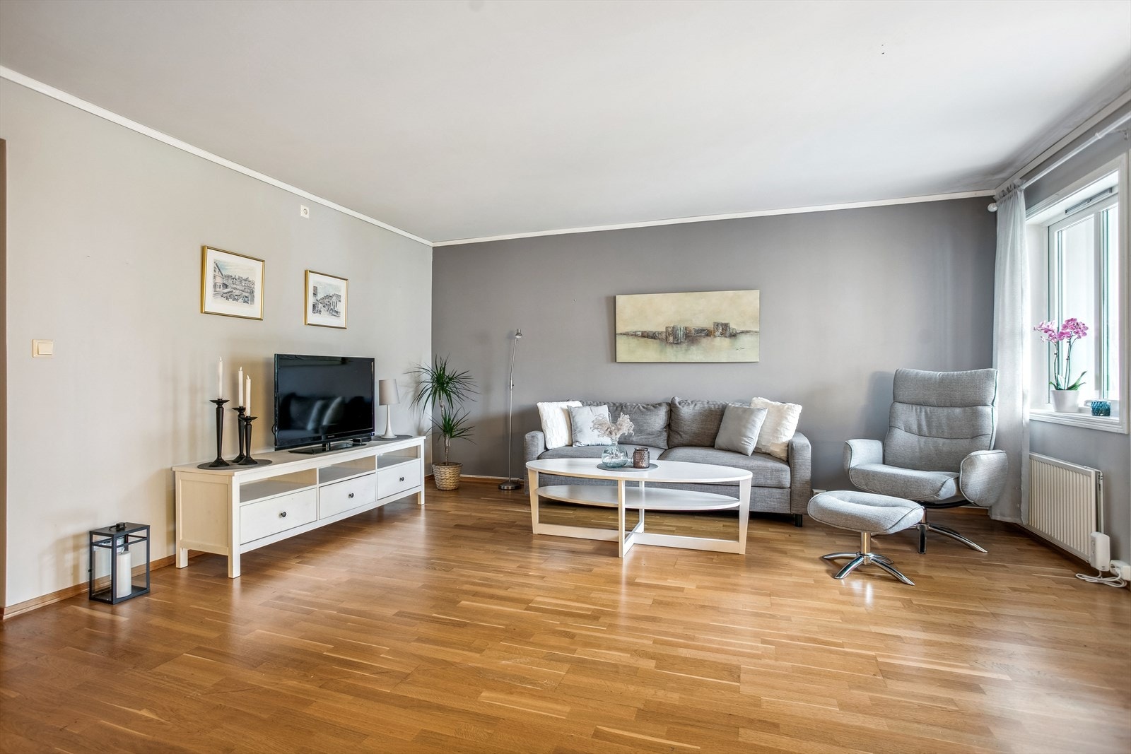 Leiligheten holder normalt god standard med behov for noe overflateoppussing Galleribilde