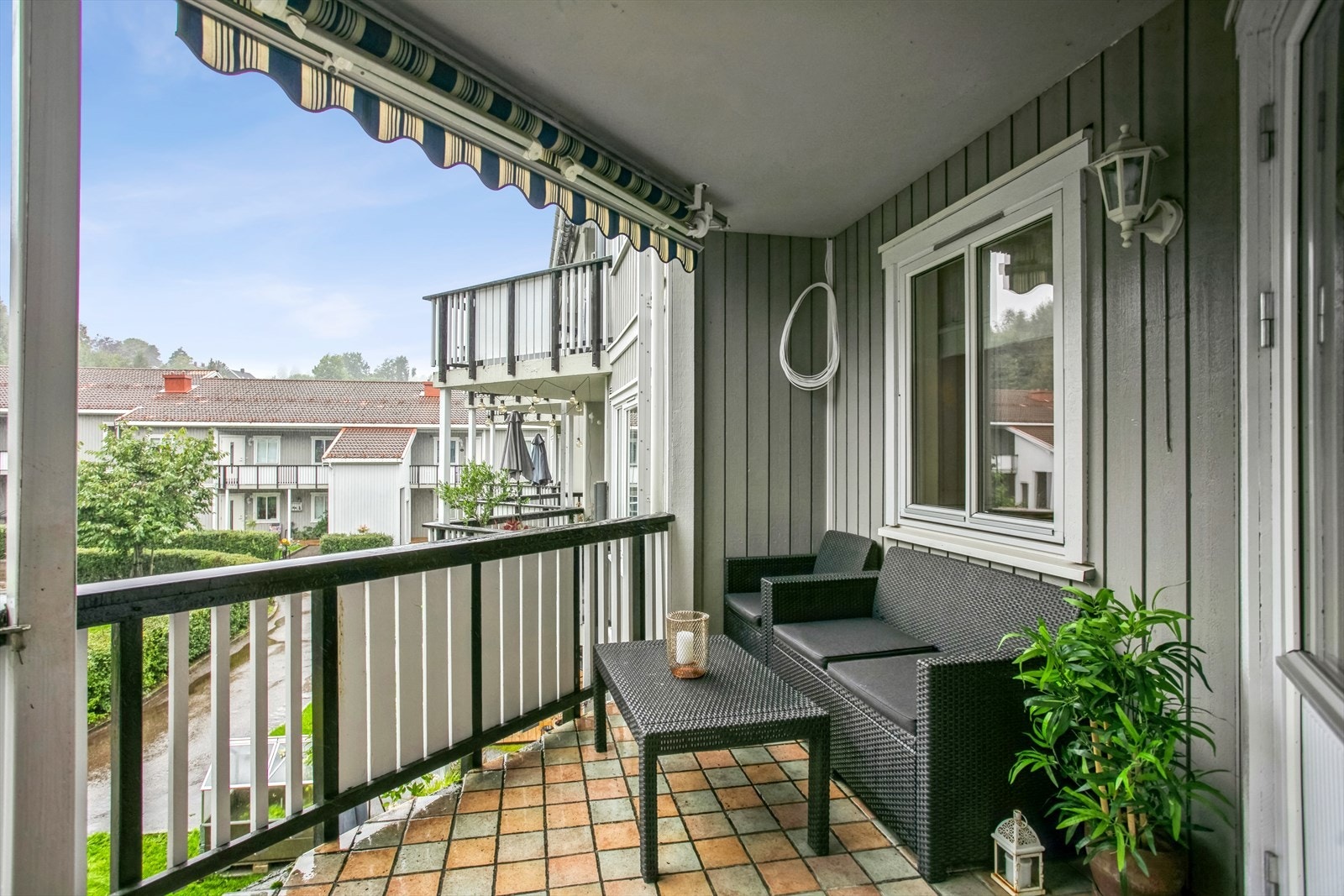 Blokkene ble malt utvendig i 2022 Galleribilde