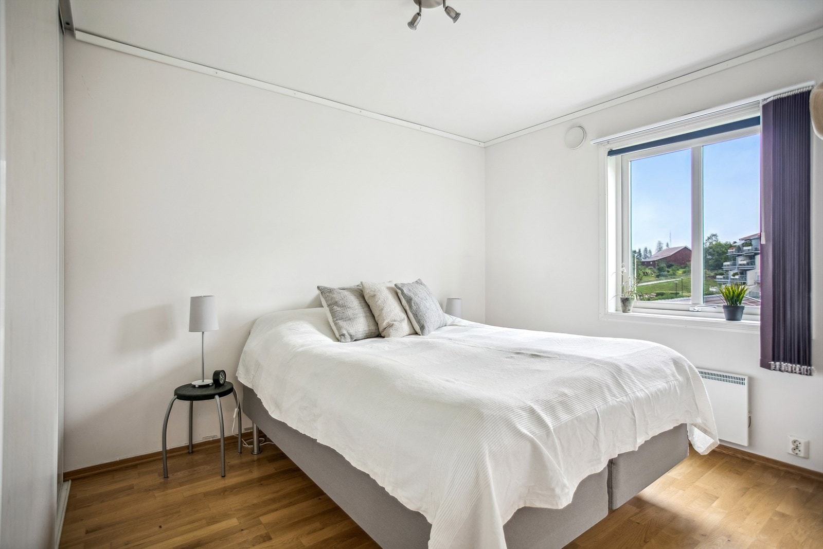 Leiligheten har to fine soverom Galleribilde